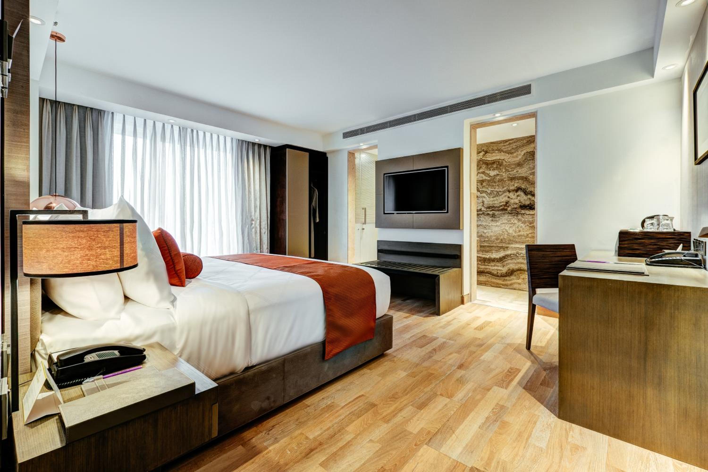 Deluxe King Room photo 3