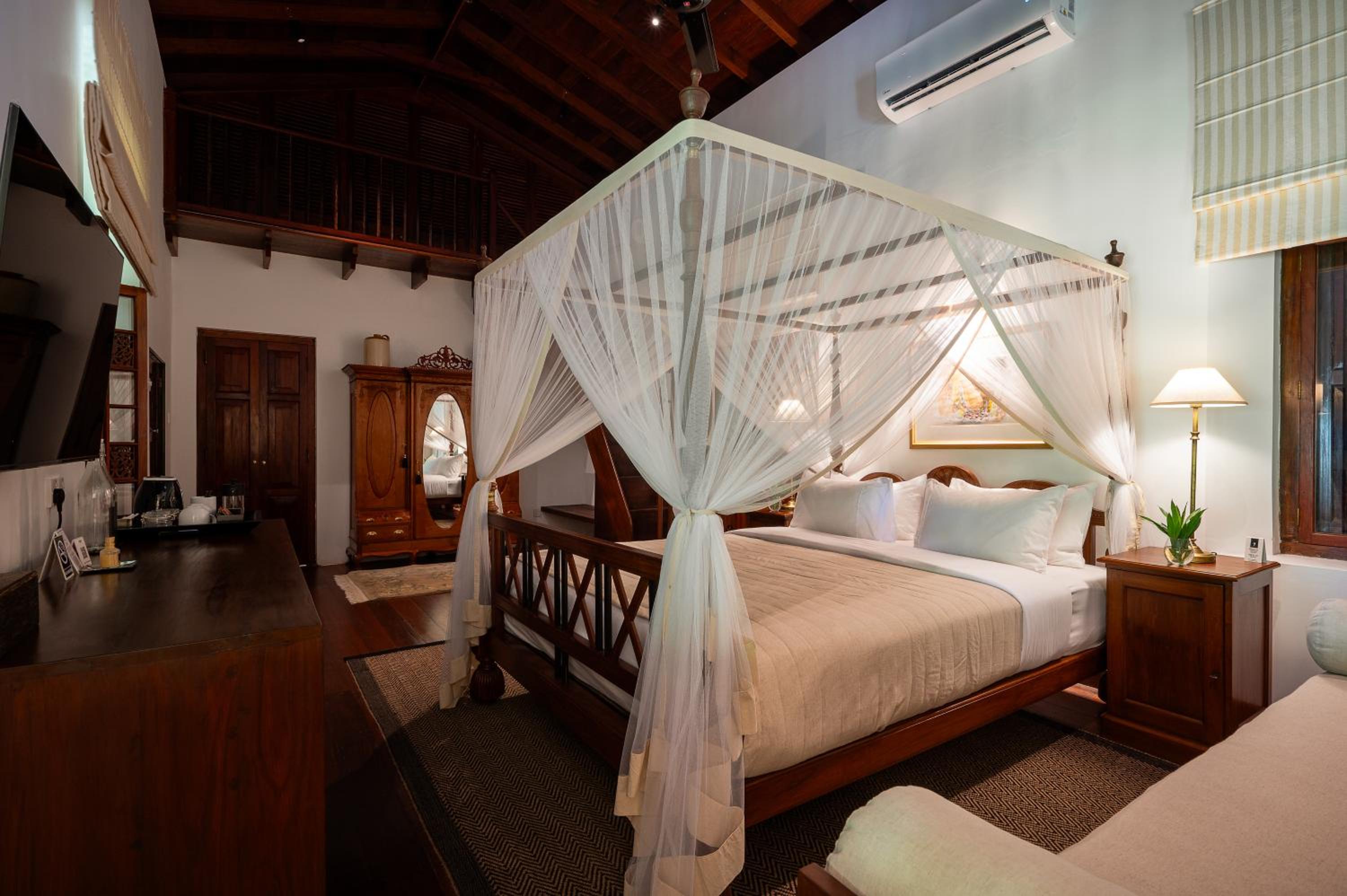 Premier Suite with Private Balcony & Dutch Church View - Complimentary Evening Tea Service & Snacks, Early Check-in & Late Check-out (on availability)