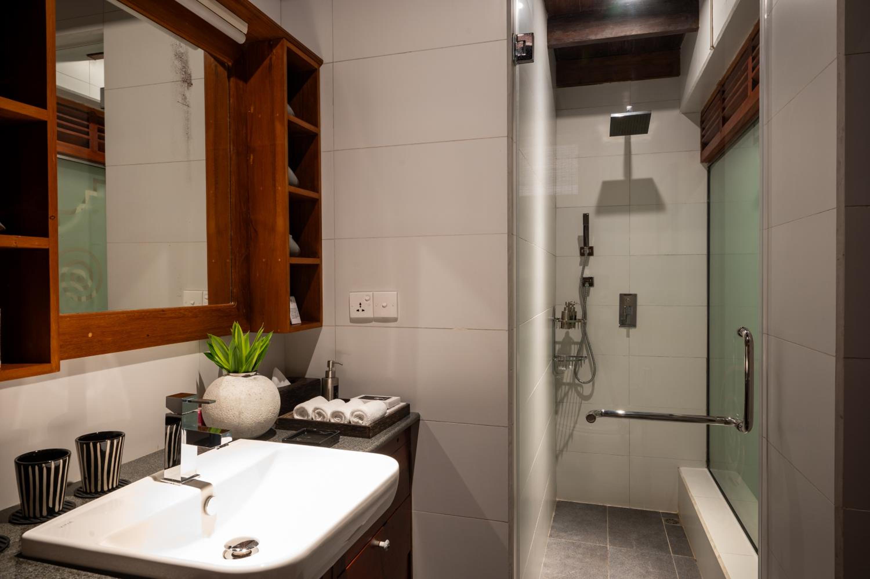 Elevated Deluxe Room - Complimentary Evening Tea Service & Snacks, Early Check-in & Late Check-out (on availability) photo 2