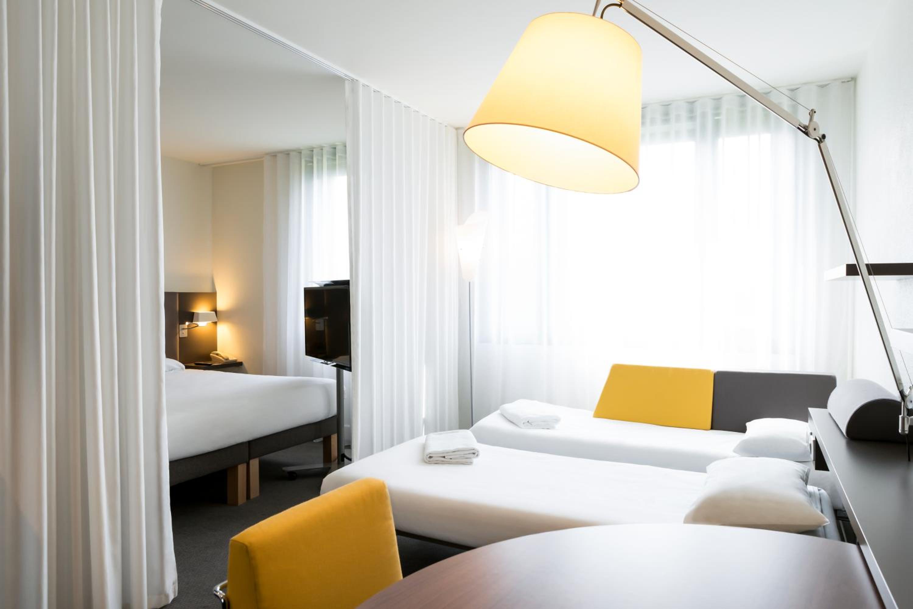Superior Suite with Double Bed and Two Single Beds - Photo 2