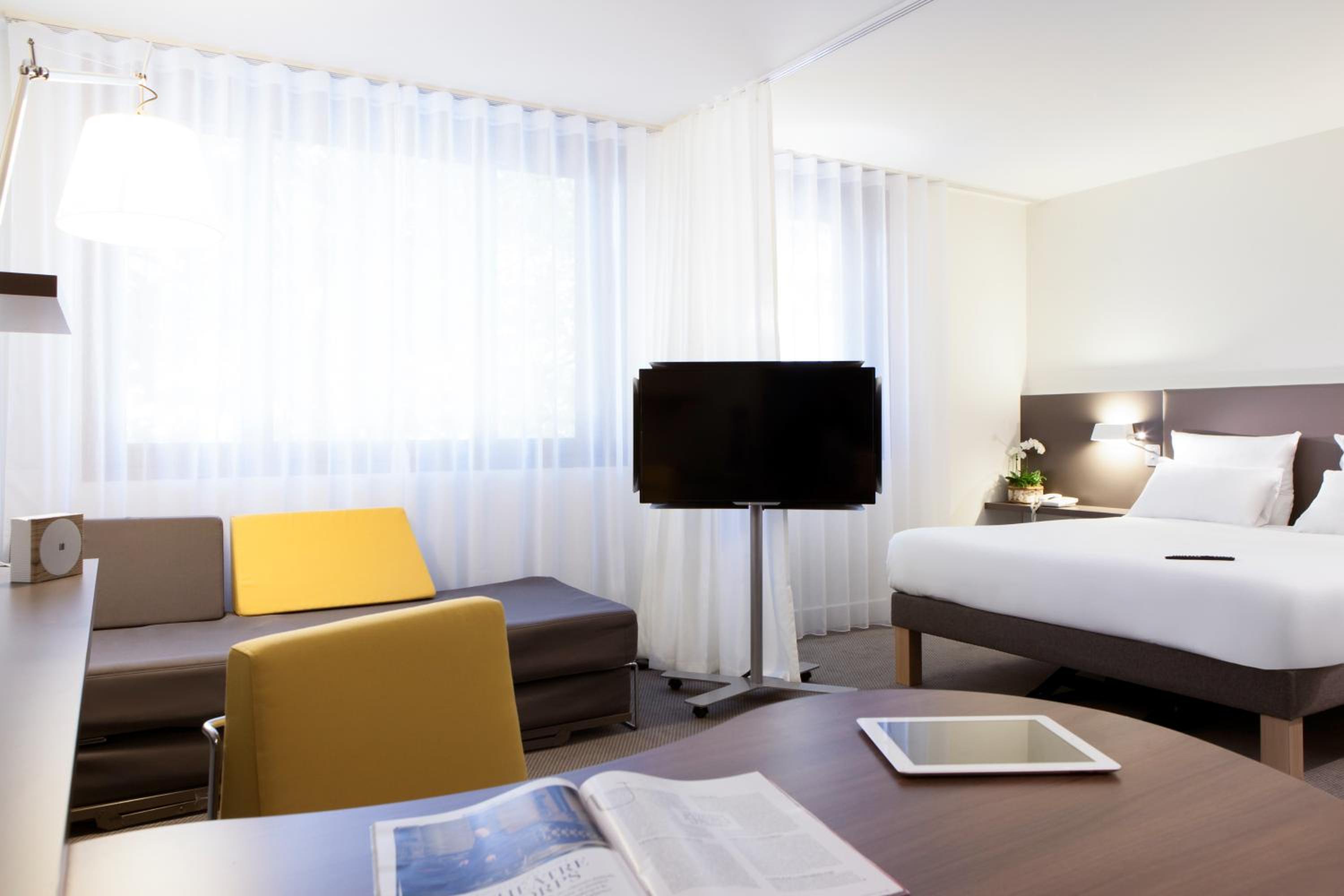Superior Suite with Double Bed and Sofa Bed - Photo 6