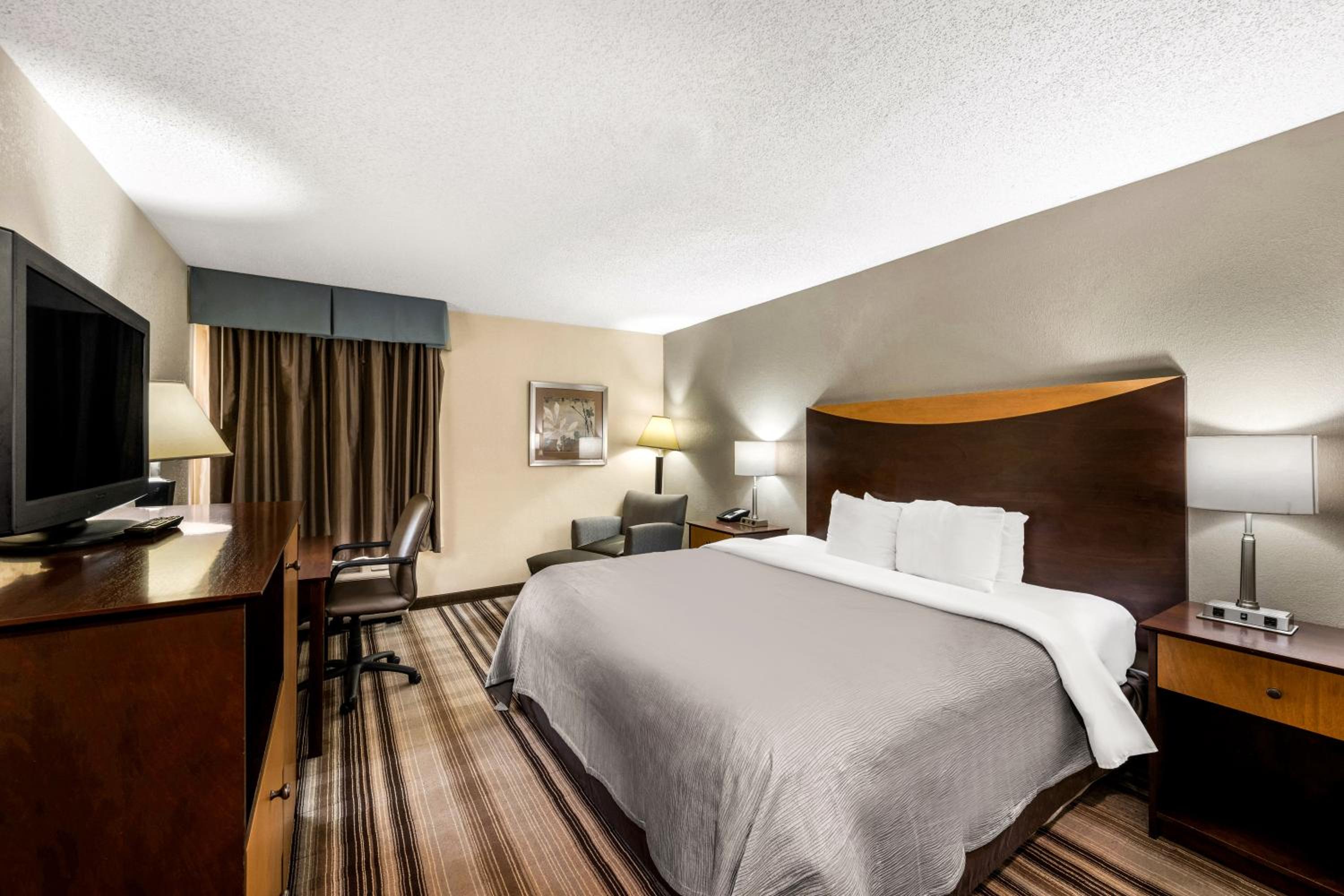 King Room - Accessible/Non-Smoking - Photo 2