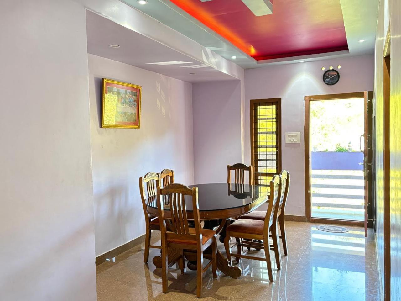 Family Room with Garden View