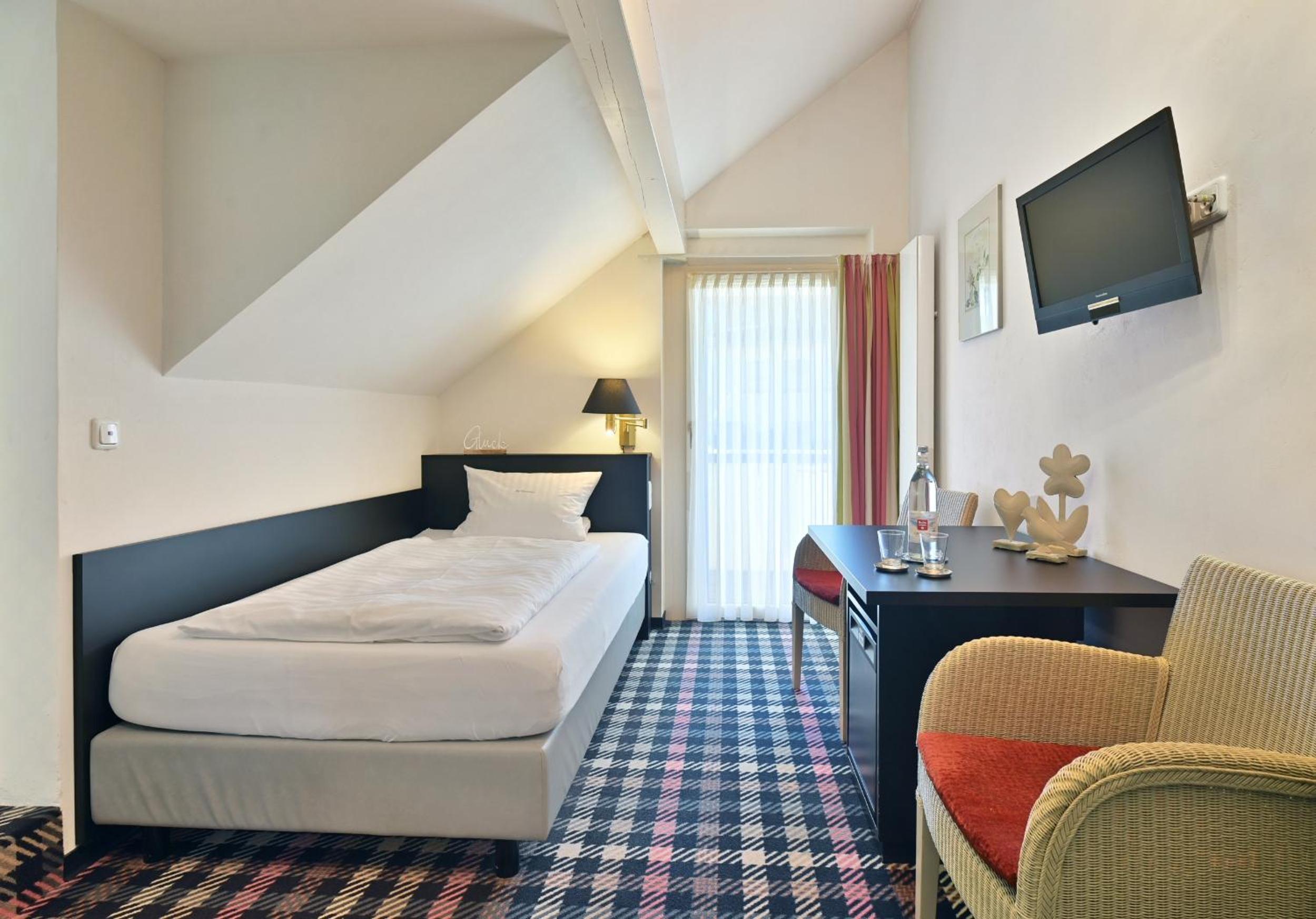 Single Room with Balcony photo 2