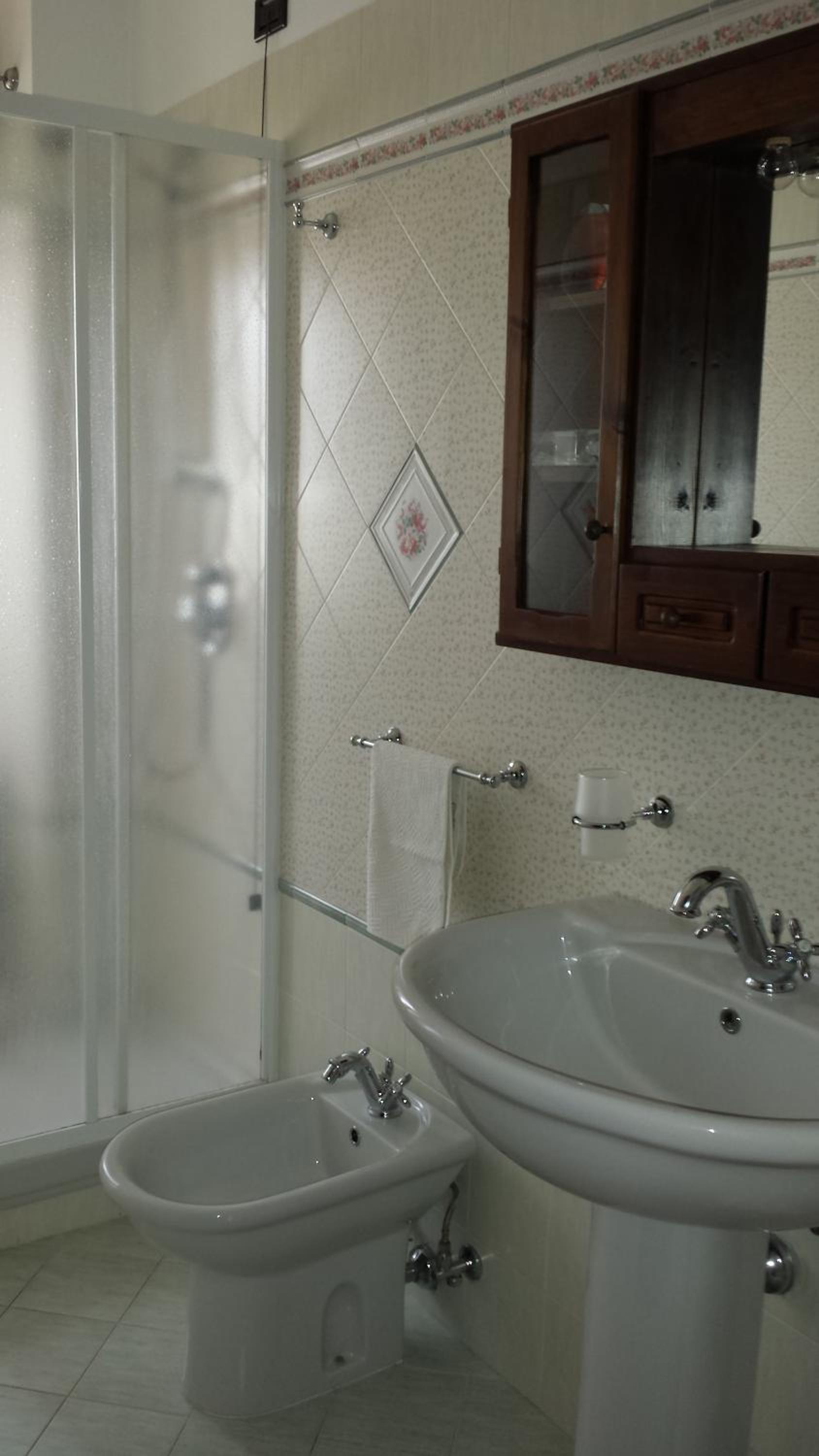 Standard King Room - Photo 4