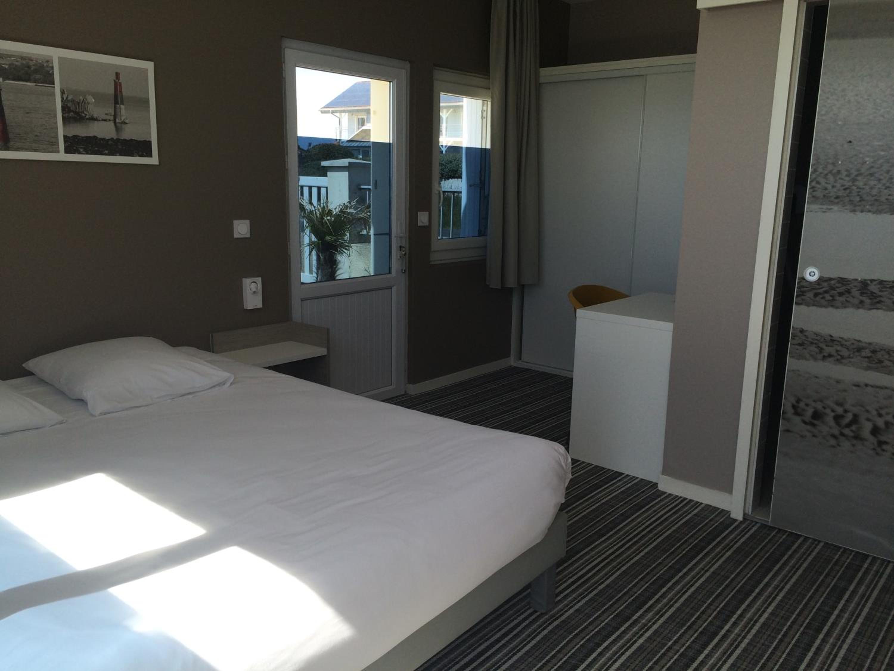 Family Room with Sea View - Disability Access photo 2