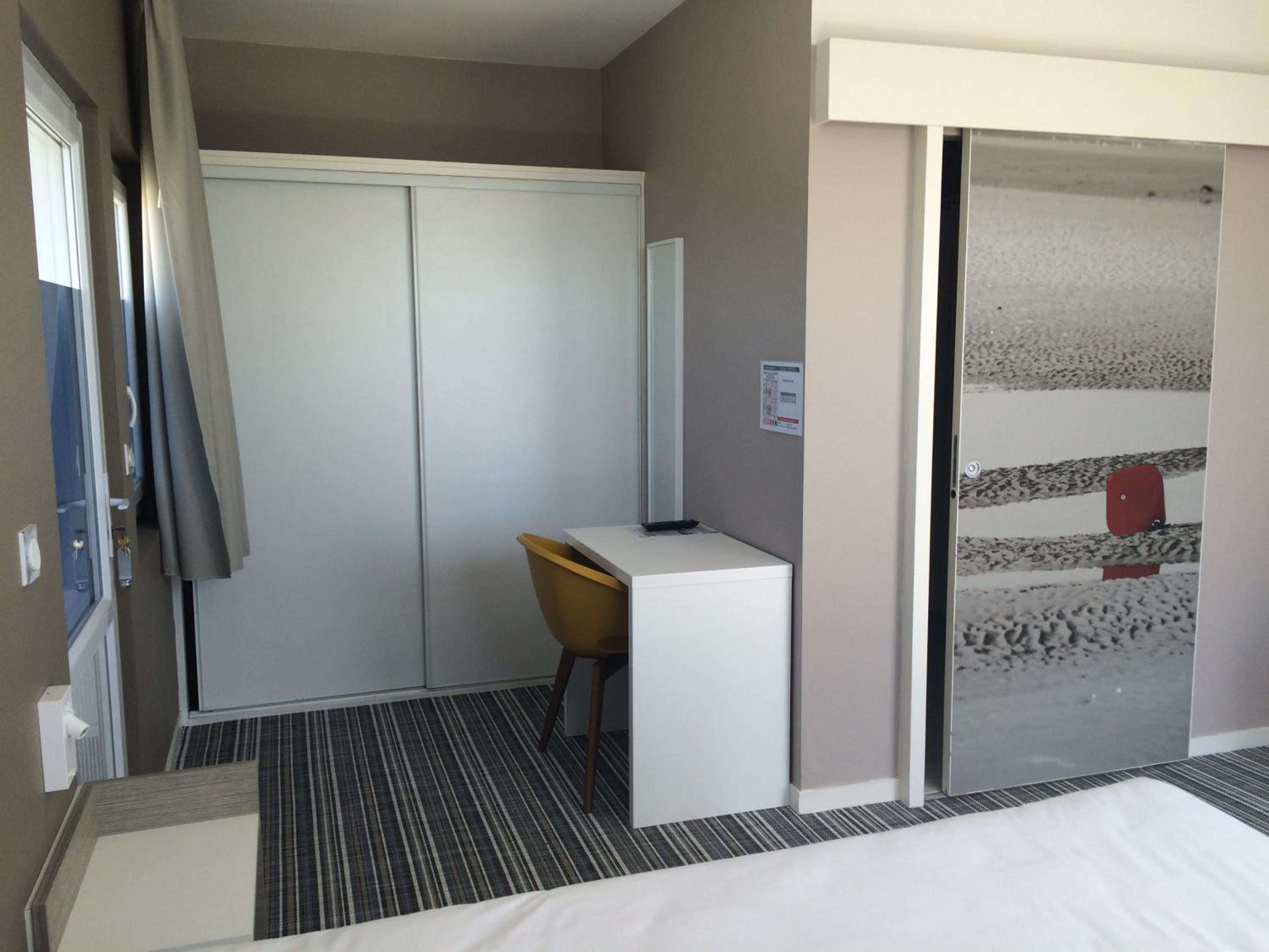 Family Room with Sea View - Disability Access photo 1