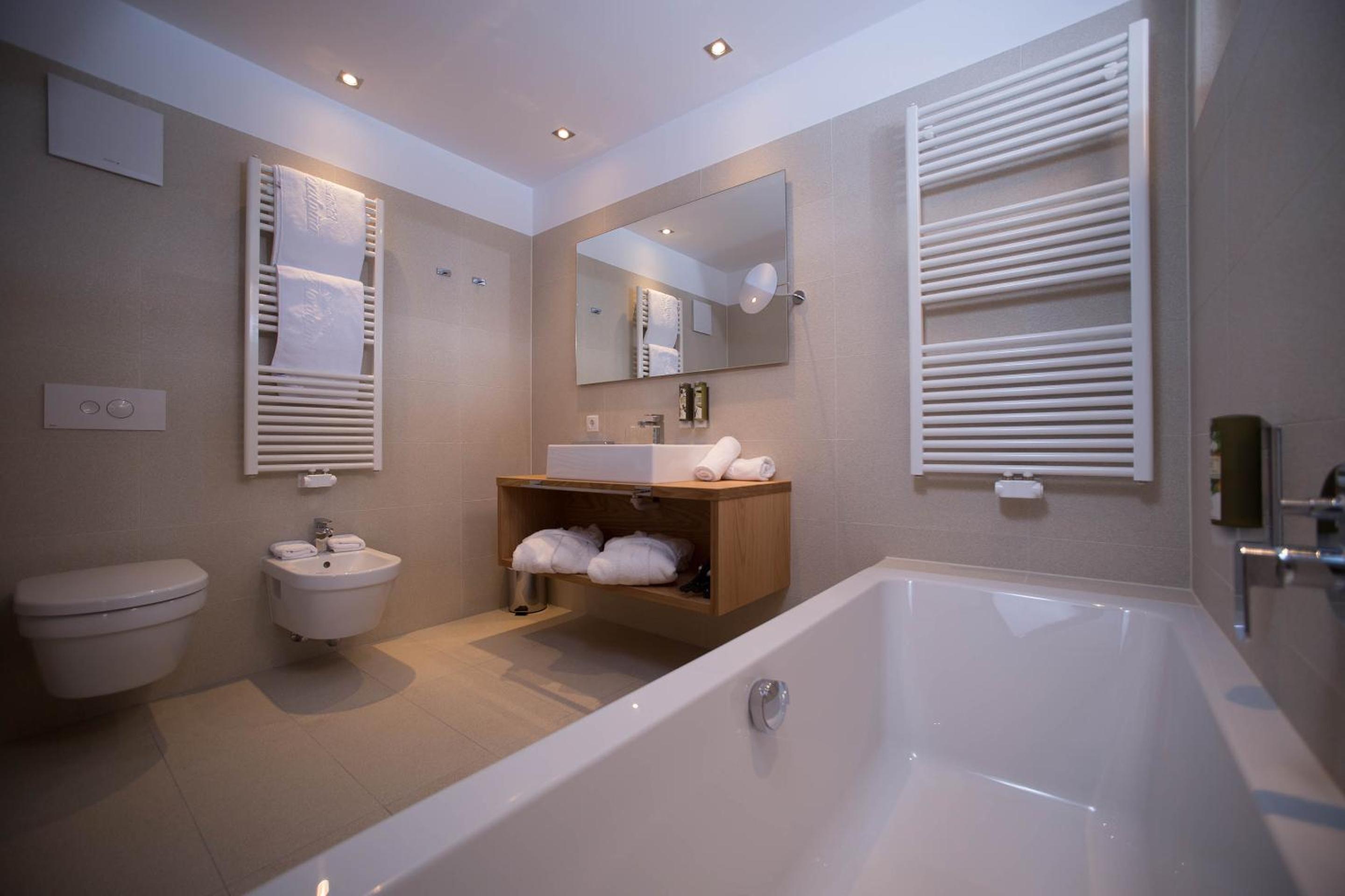 Suite - Split Level - Photo 4