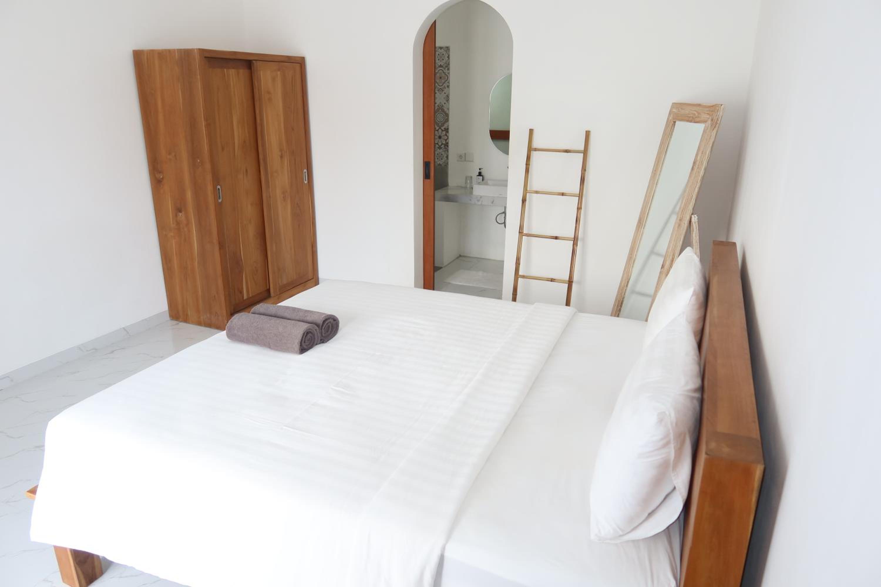 Double Room with Pool View - Photo 1