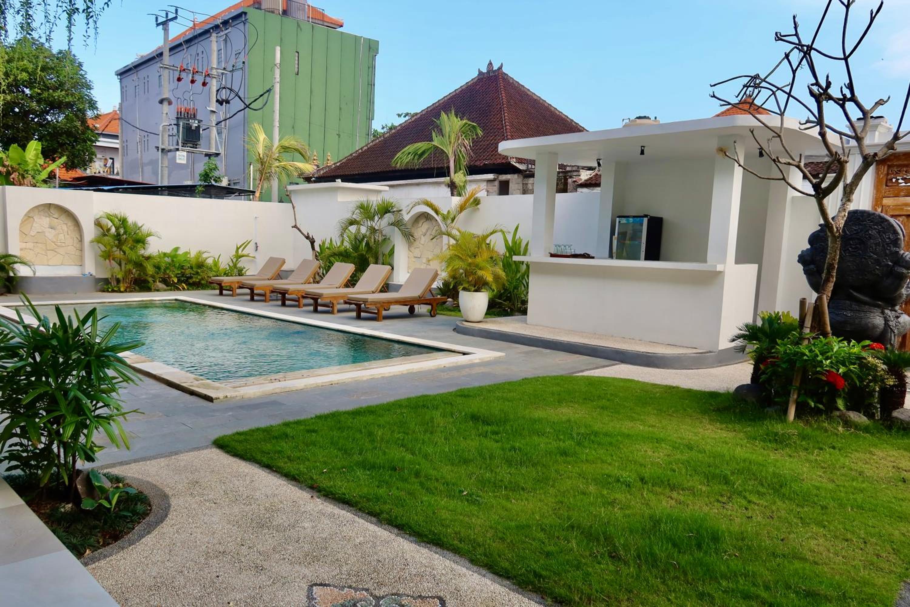 Double Room with Pool View - Photo 3