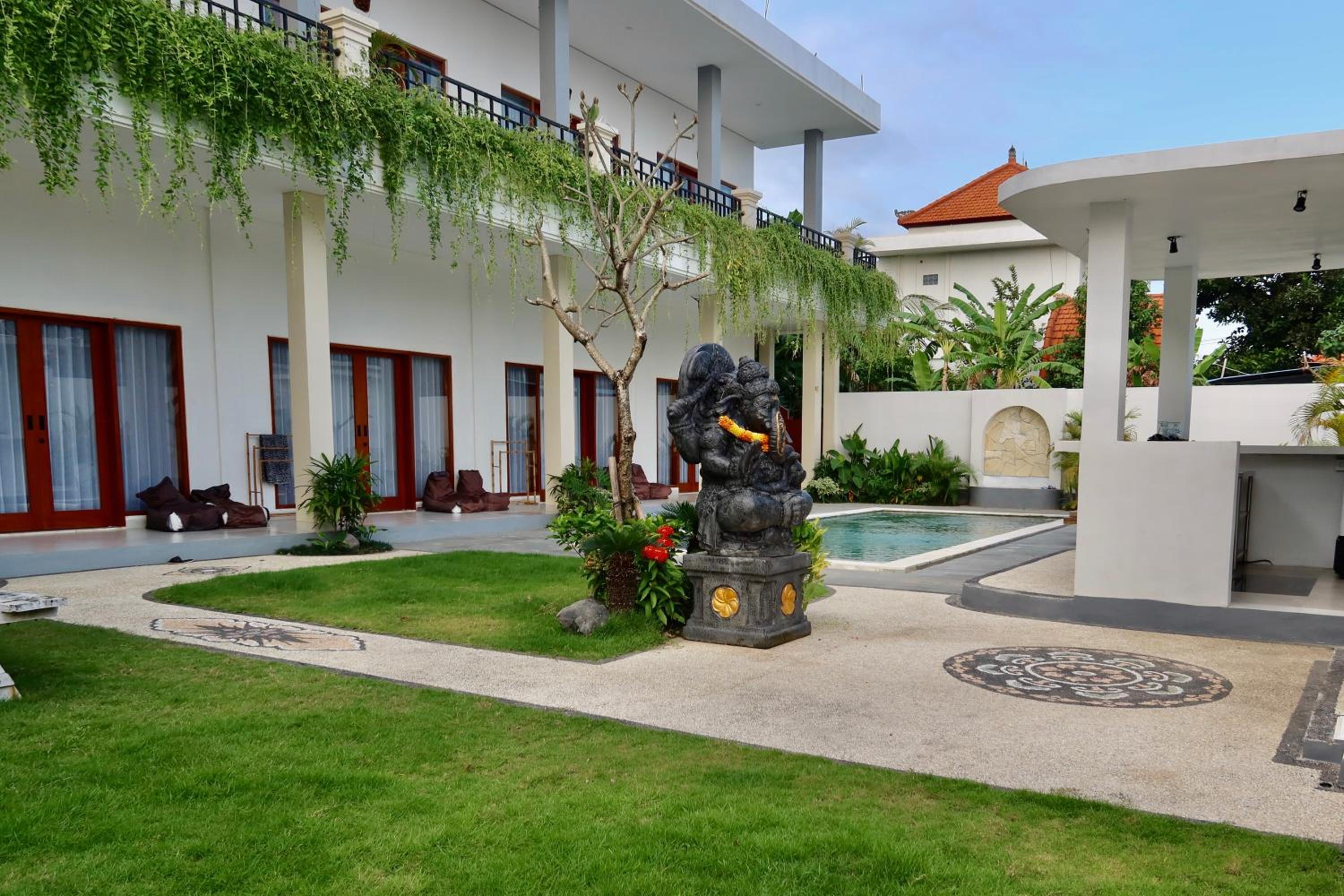 Double Room with Pool View - Photo 4