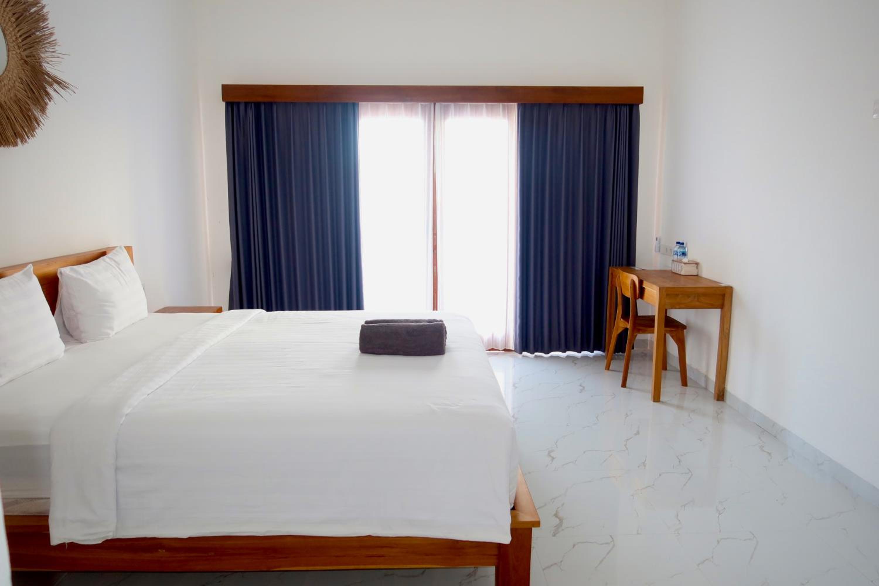 Double Room with Pool View - Photo 2