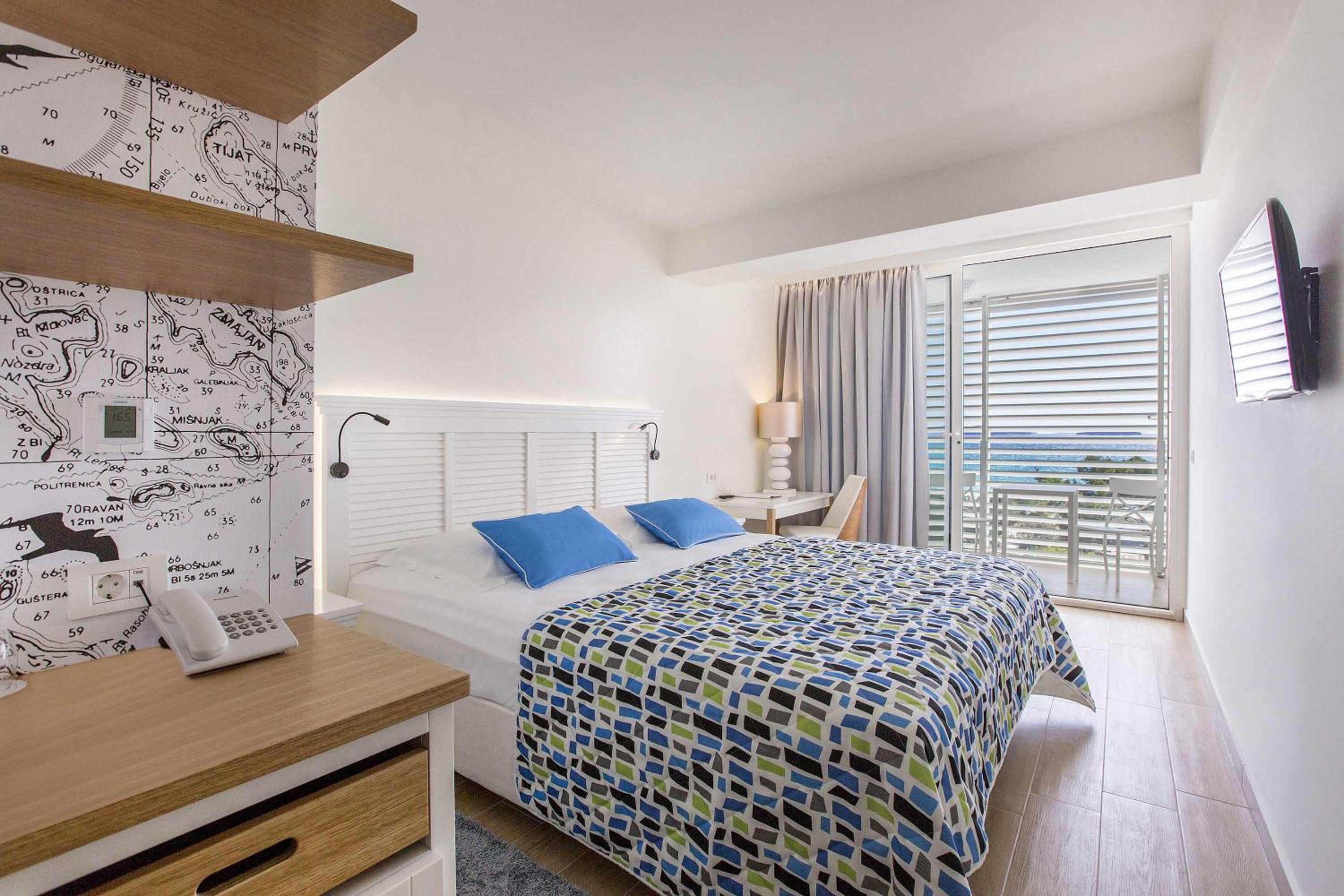 Double or Twin Room with Balcony and Sea View - Photo 1