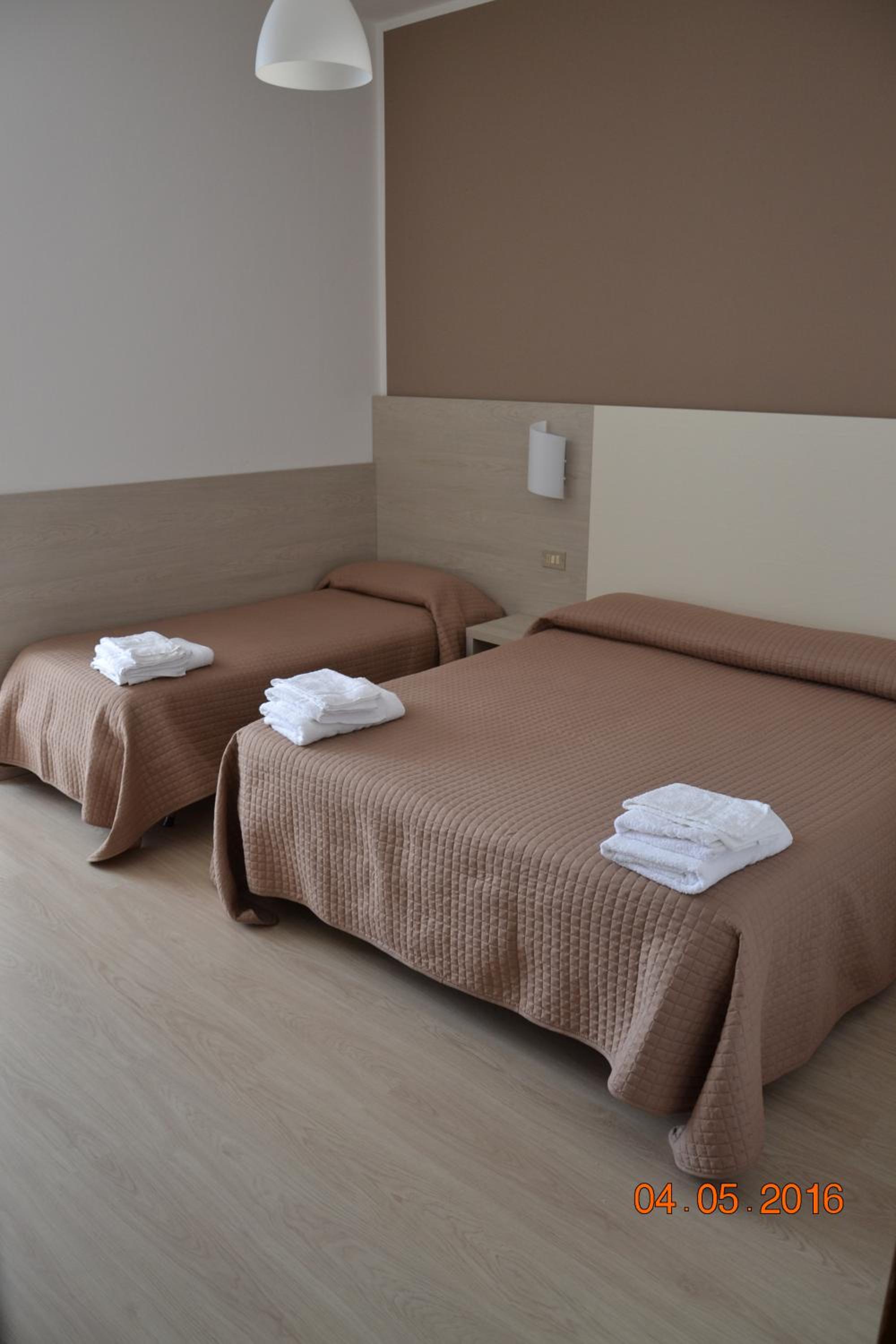 Triple Room - Photo 11