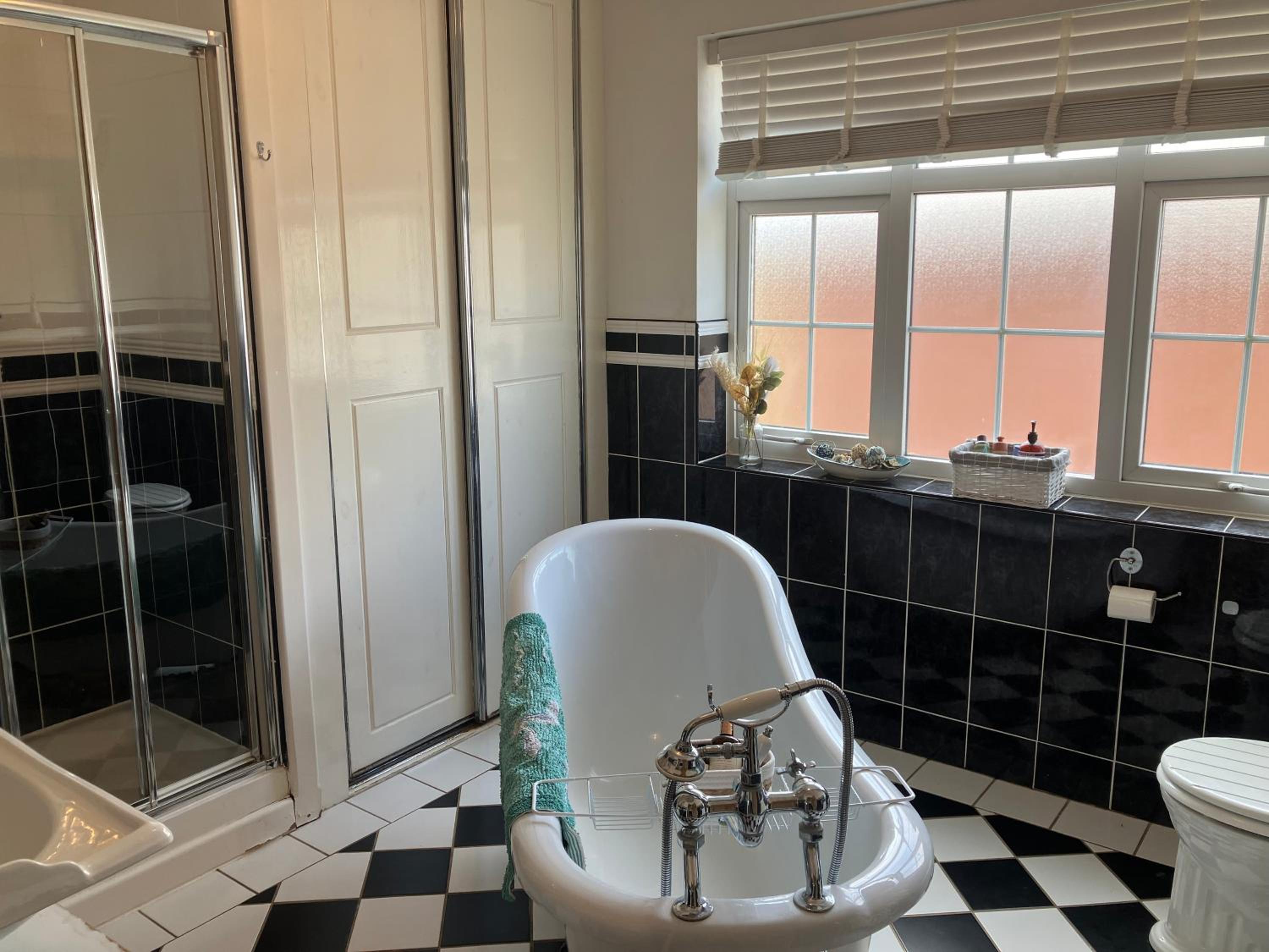 Twin Room with Private External Bathroom photo 2