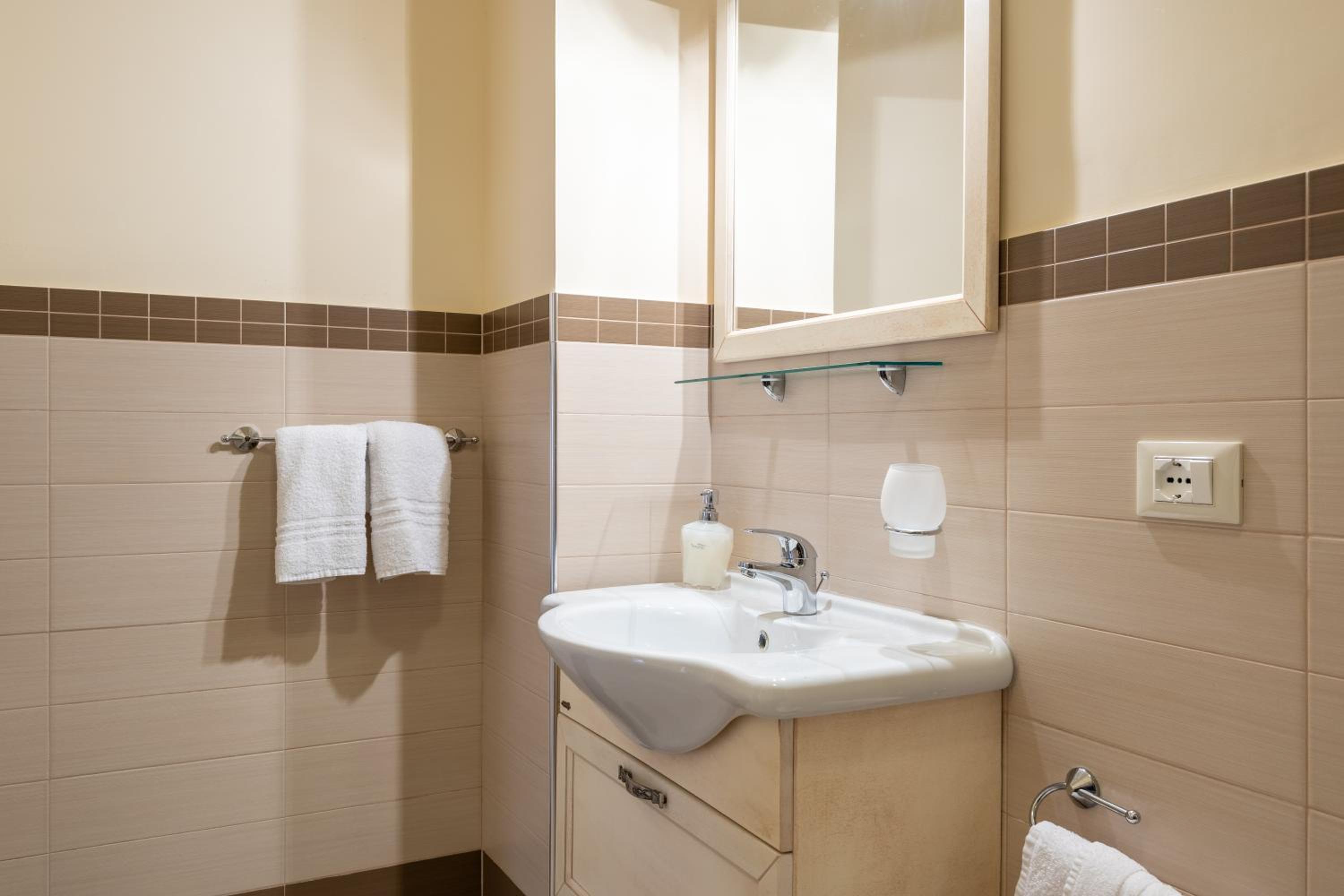 Economy Double or Twin Room photo 3