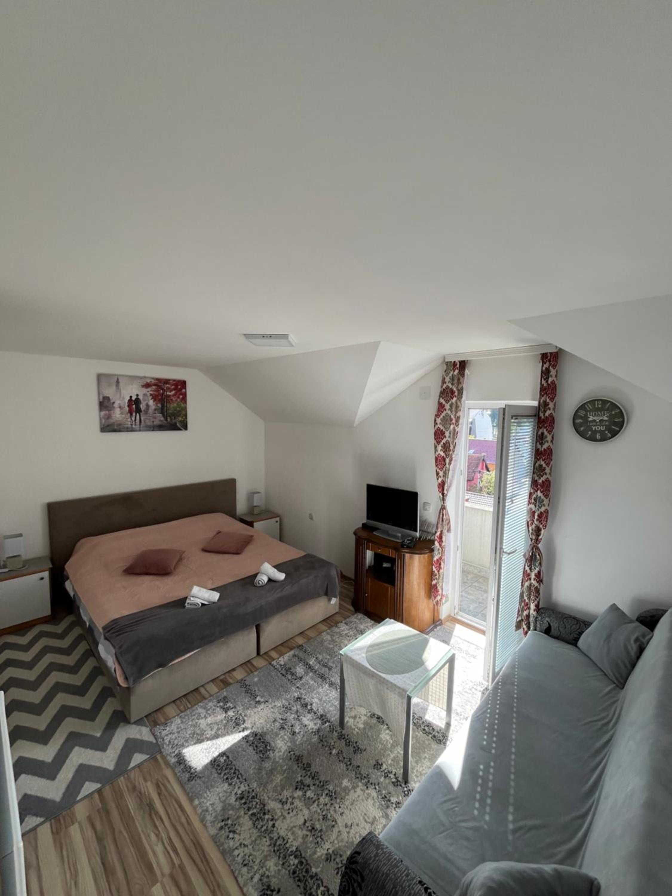 Classic Apartment photo 2