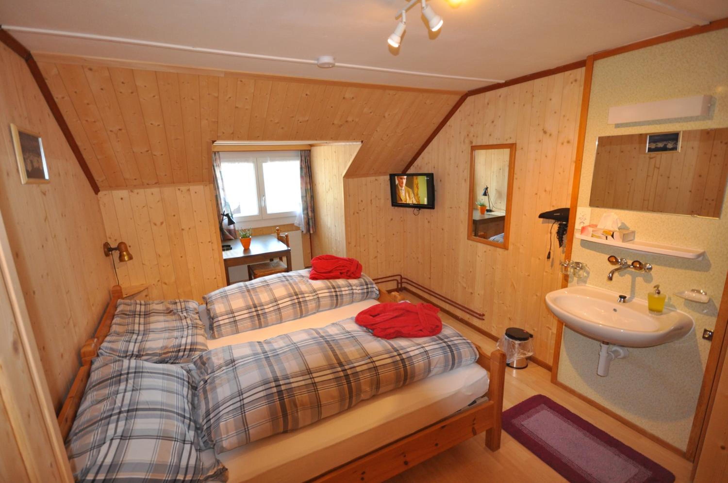 Double Room with Shared Bathroom photo 2