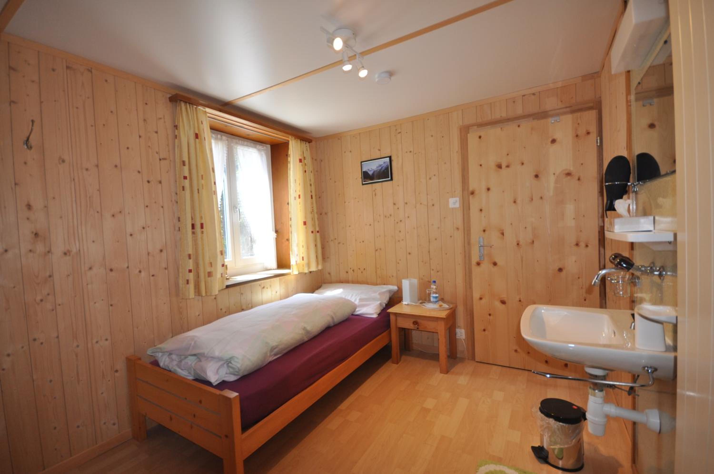 Single Room with Shared Bathroom photo 3
