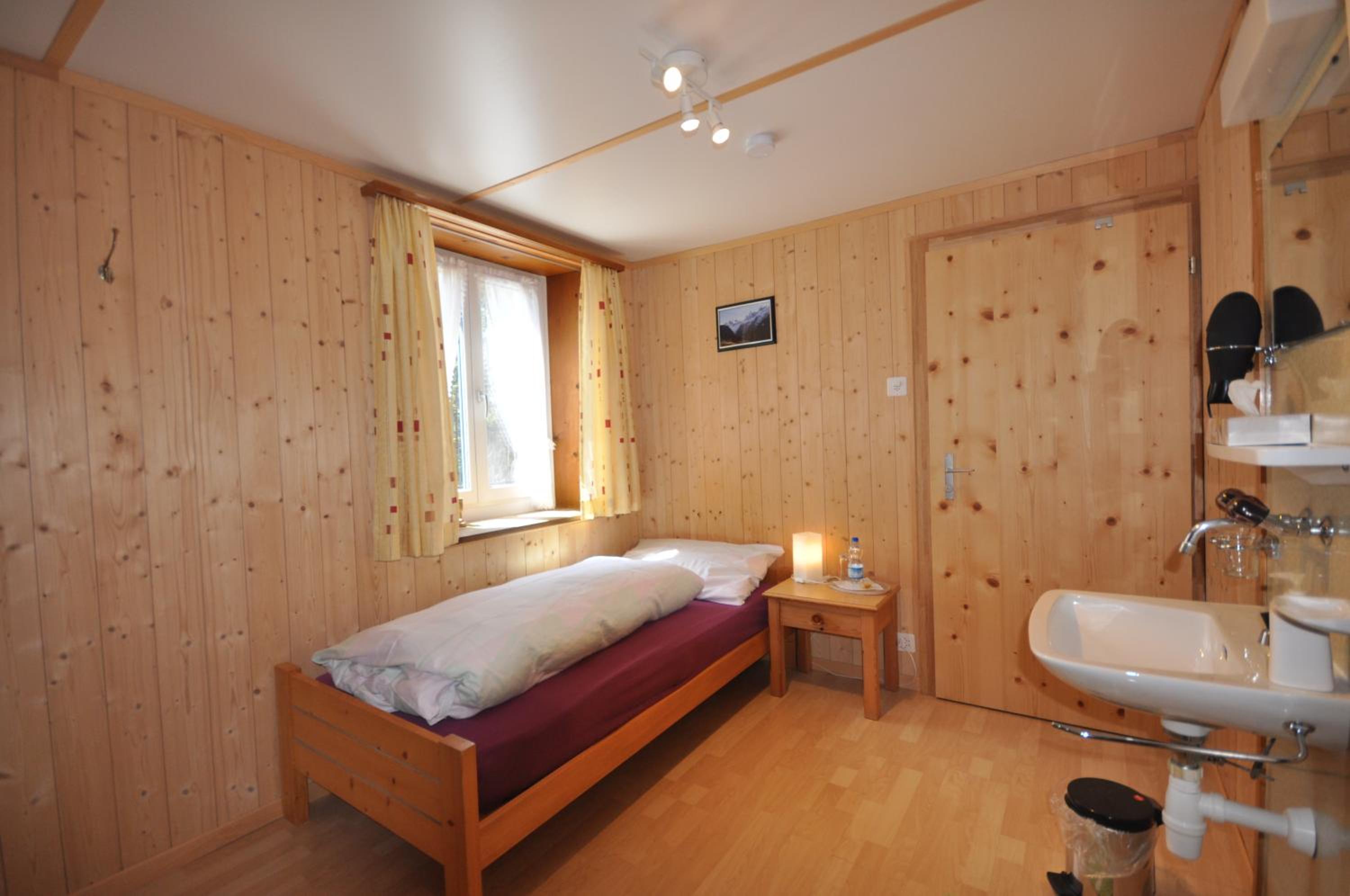 Single Room with Shared Bathroom photo 2