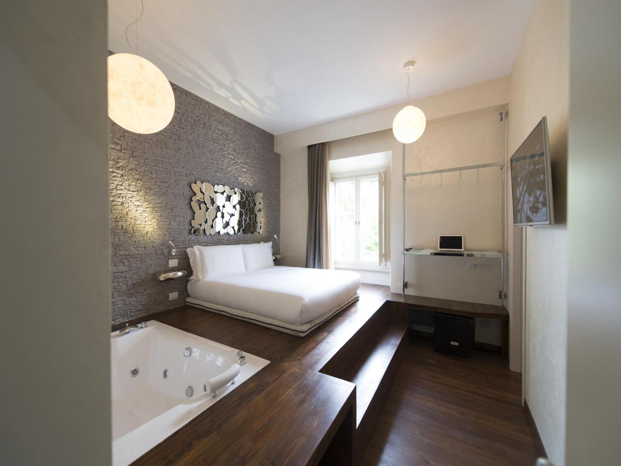 Luxury Suite with Spa Bath photo 3