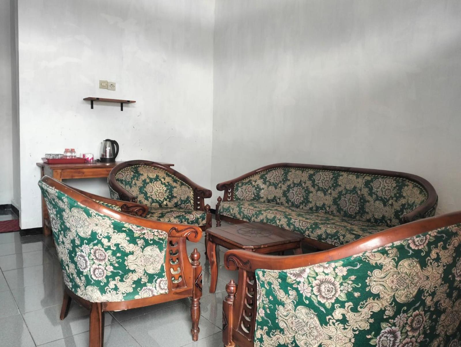 Family Room photo 3