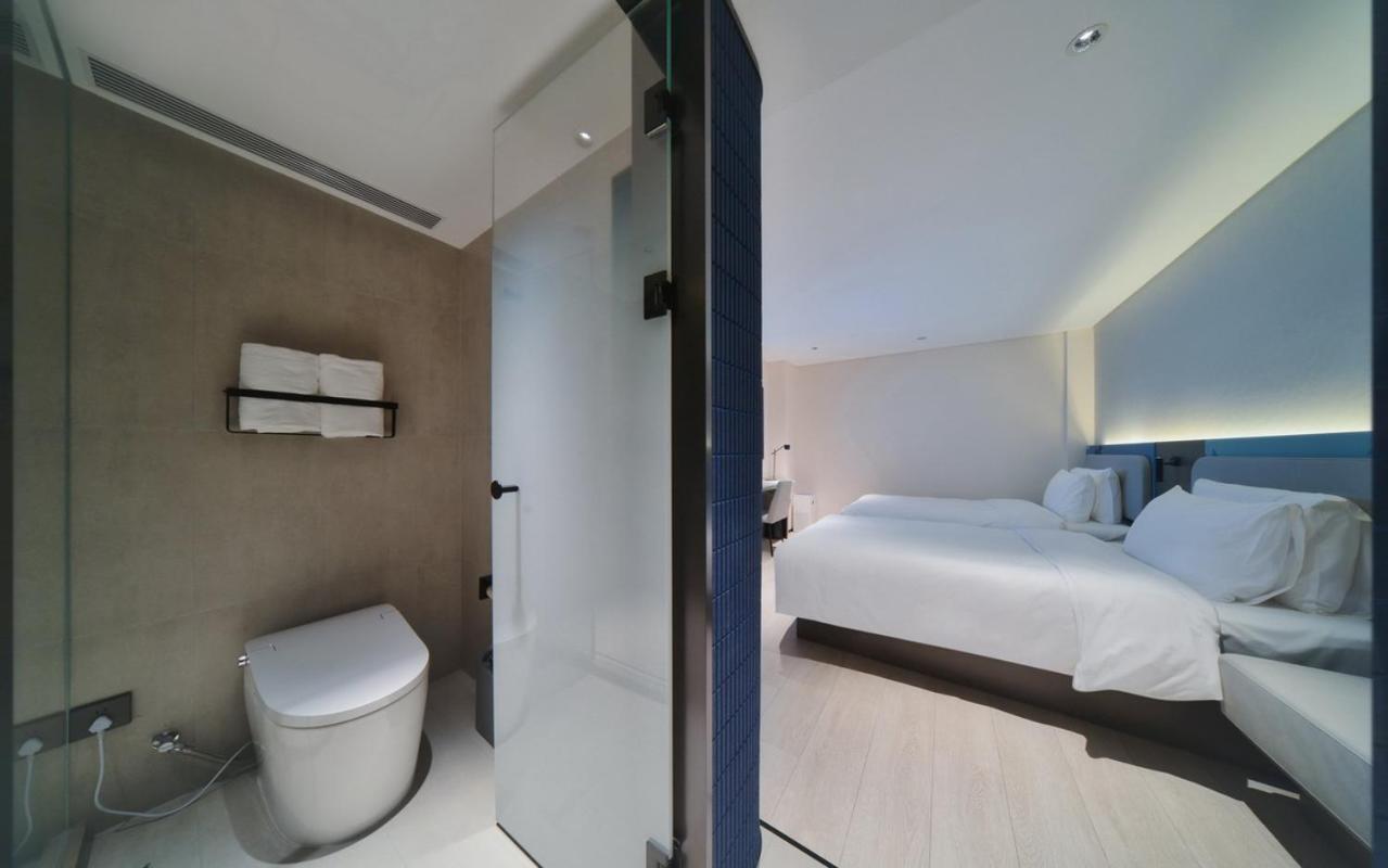 Light Twin Room  photo 1