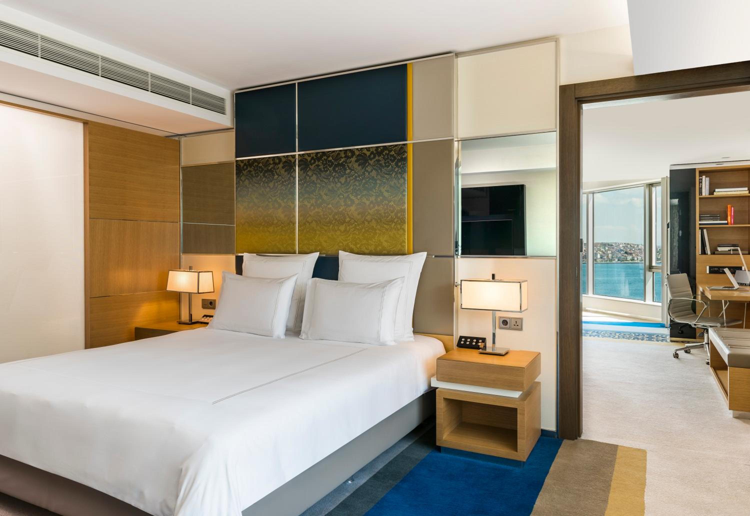 Deluxe Suite with Bosphorus View thumbnail 6