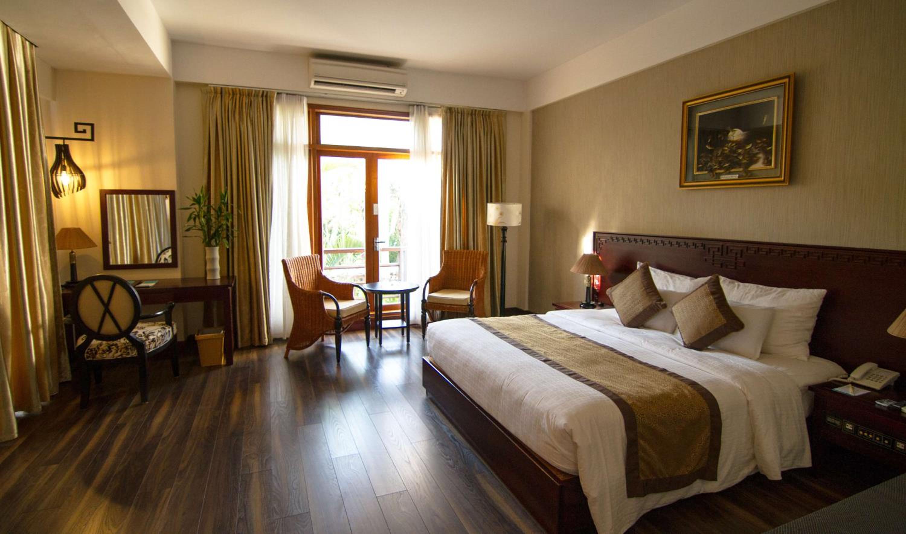 Standard King Room photo 2