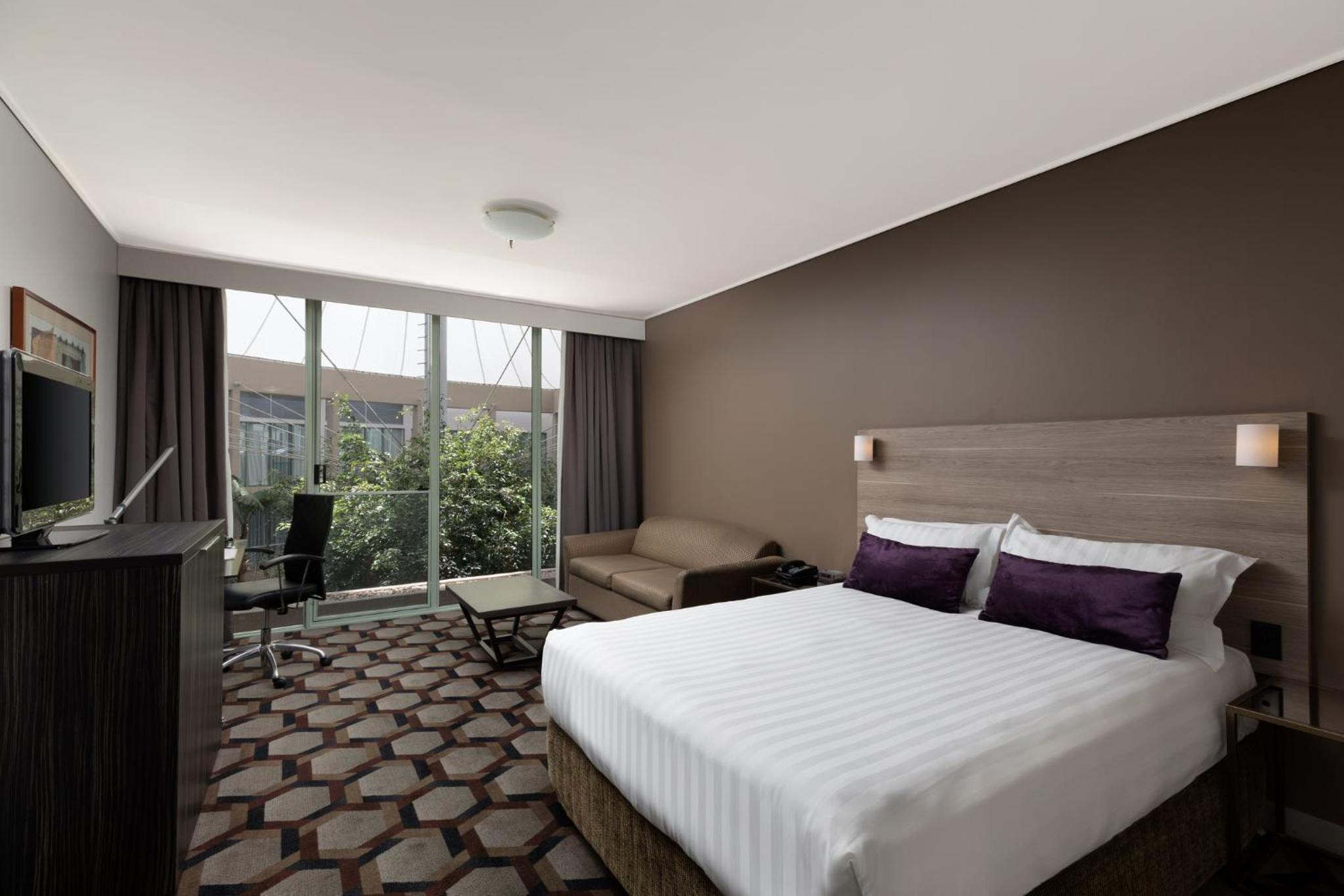 Queen Room - Disability Access - Photo 2