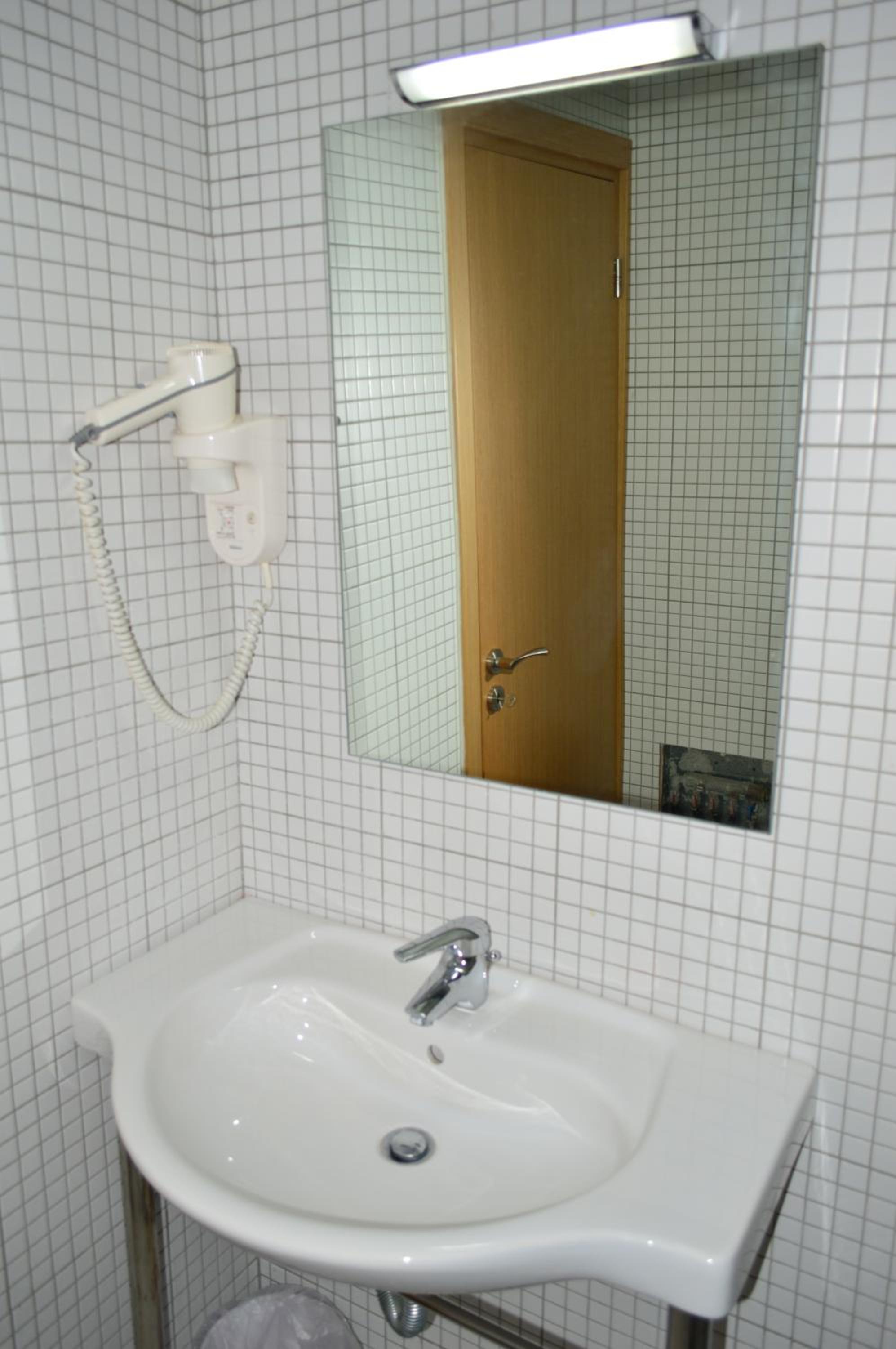 Economy Double Room photo 3