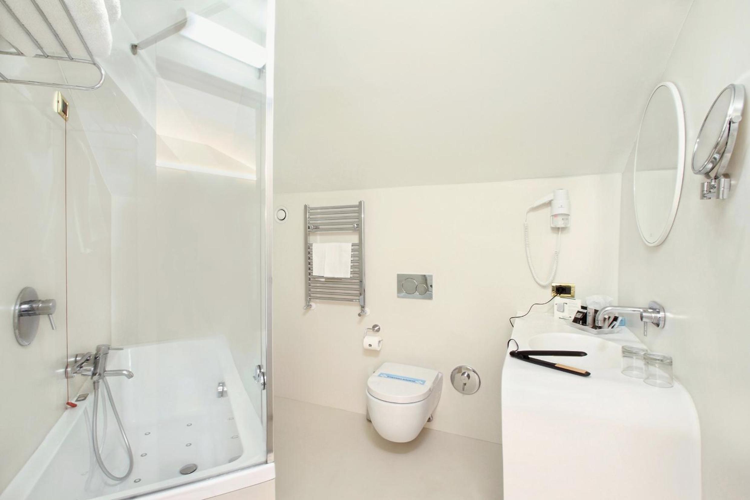 Double Room thumbnail 6