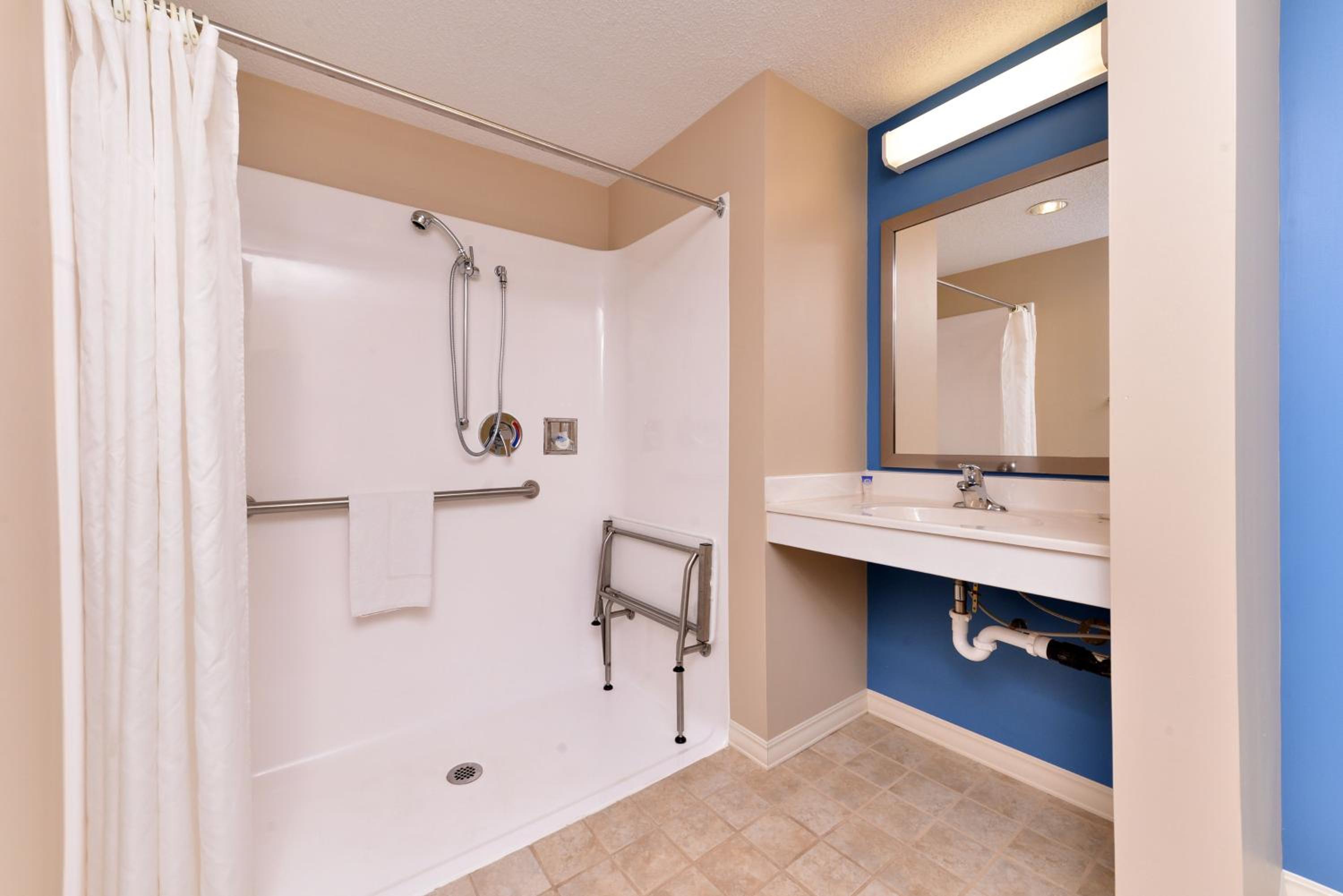 King Room - Disability Access/Non-Smoking - Photo 3