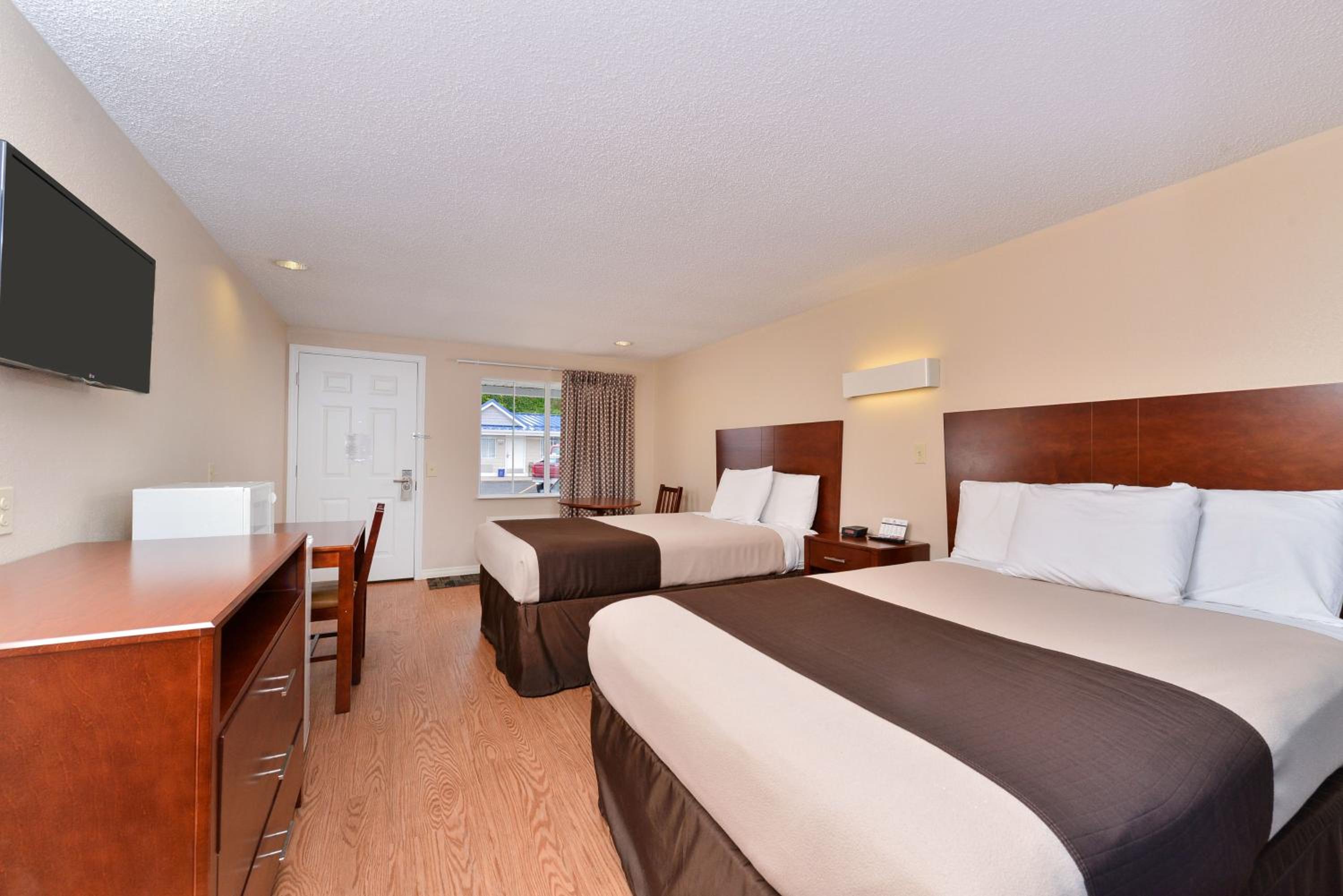 Double Room with Two Double Beds - Non-Smoking - Photo 1