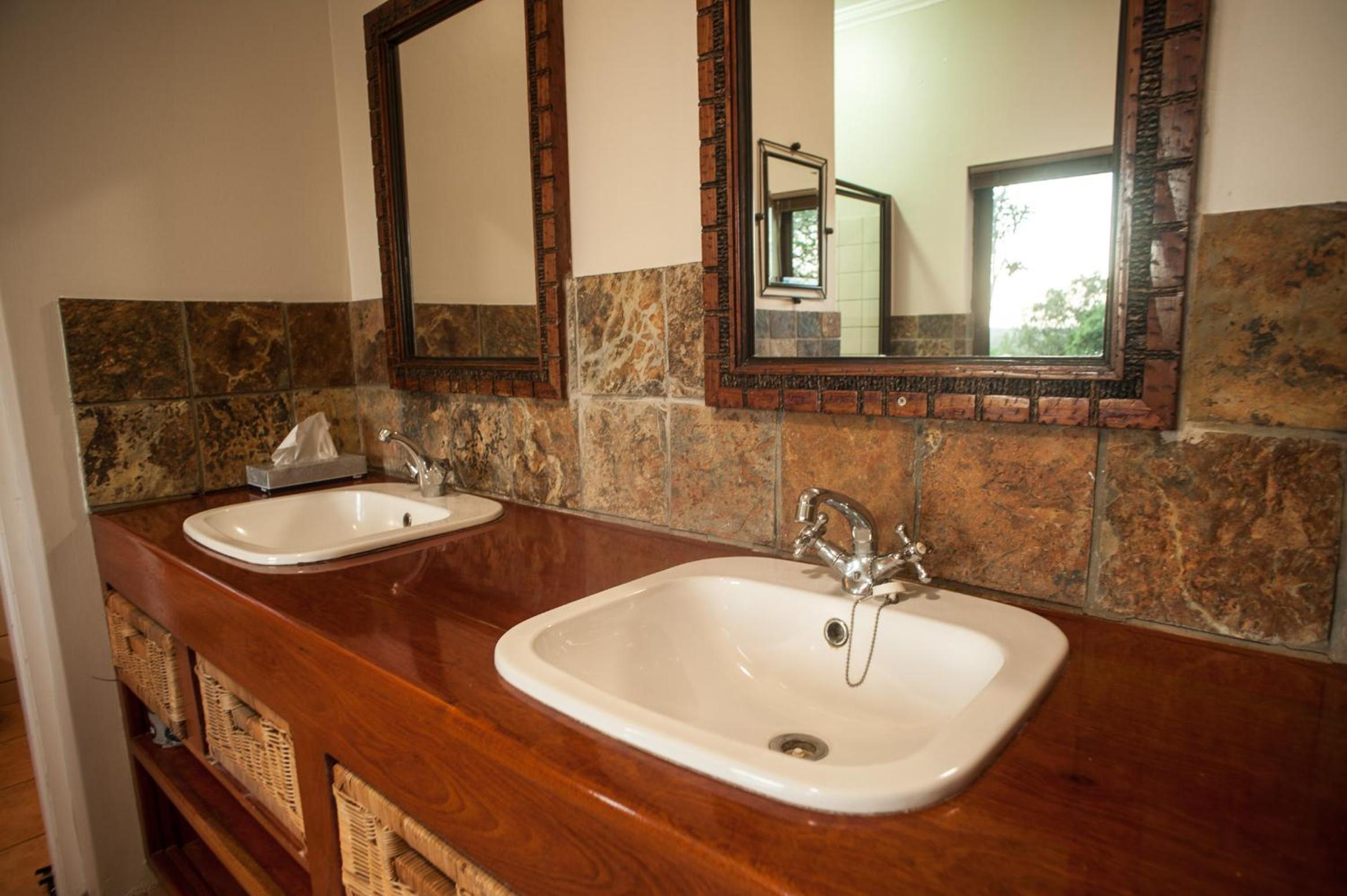 Villa - Photo 2