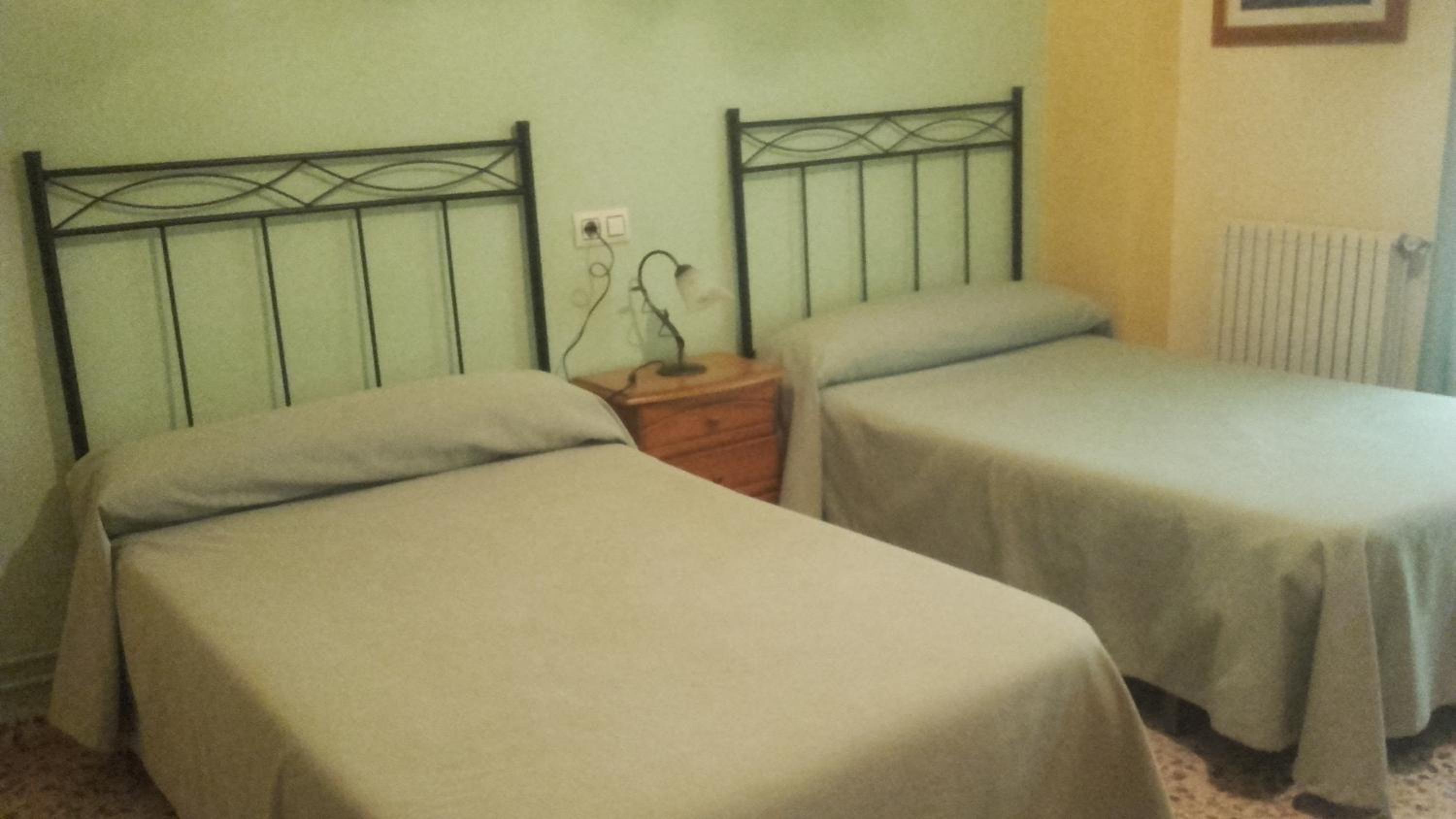 Twin Room (2 Adults) photo 2