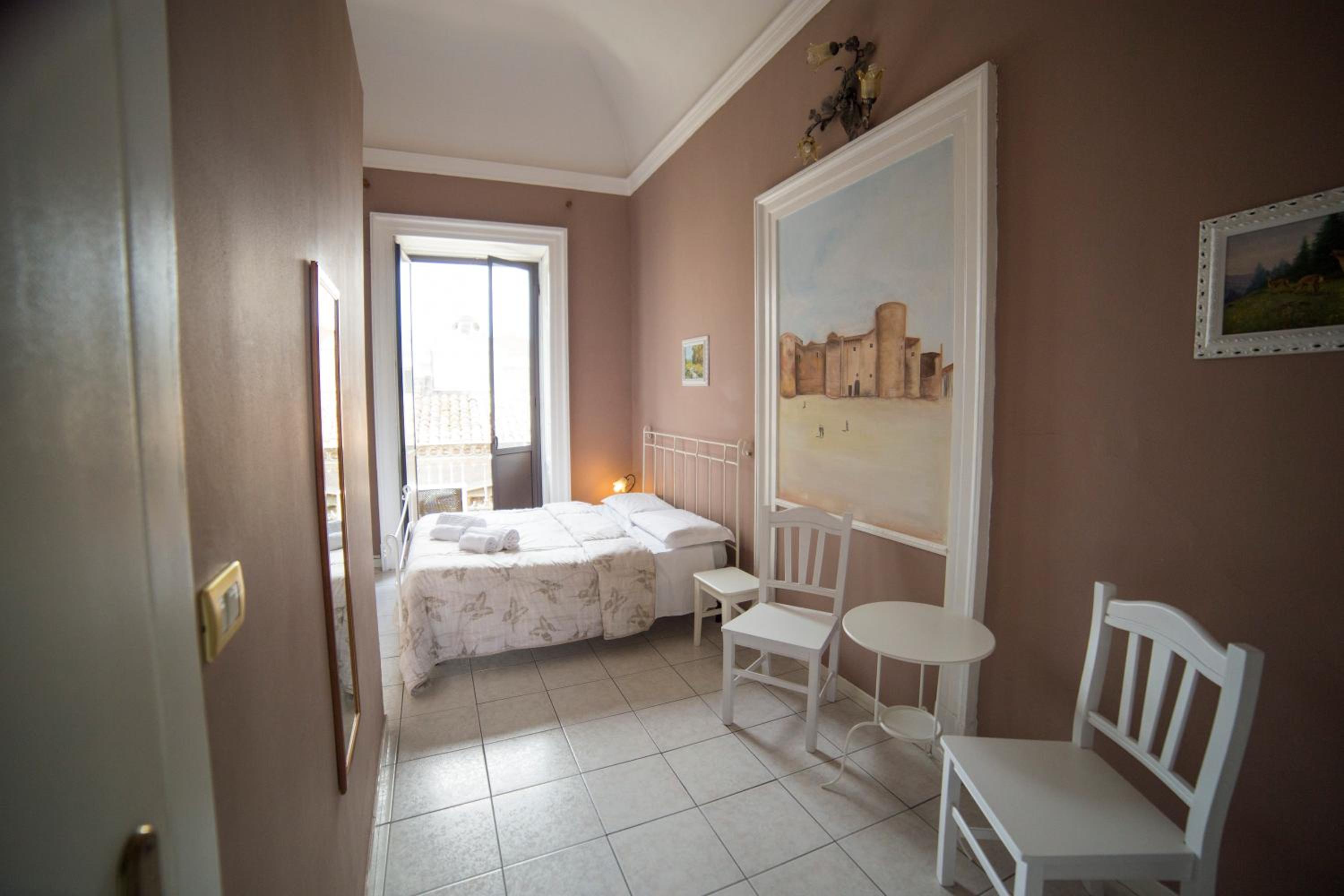 Double or Twin Room with Balcony - Photo 4