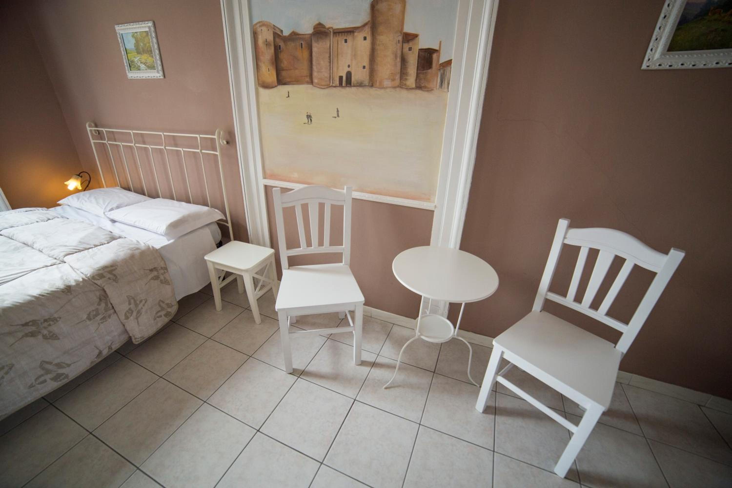 Double or Twin Room with Balcony - Photo 5