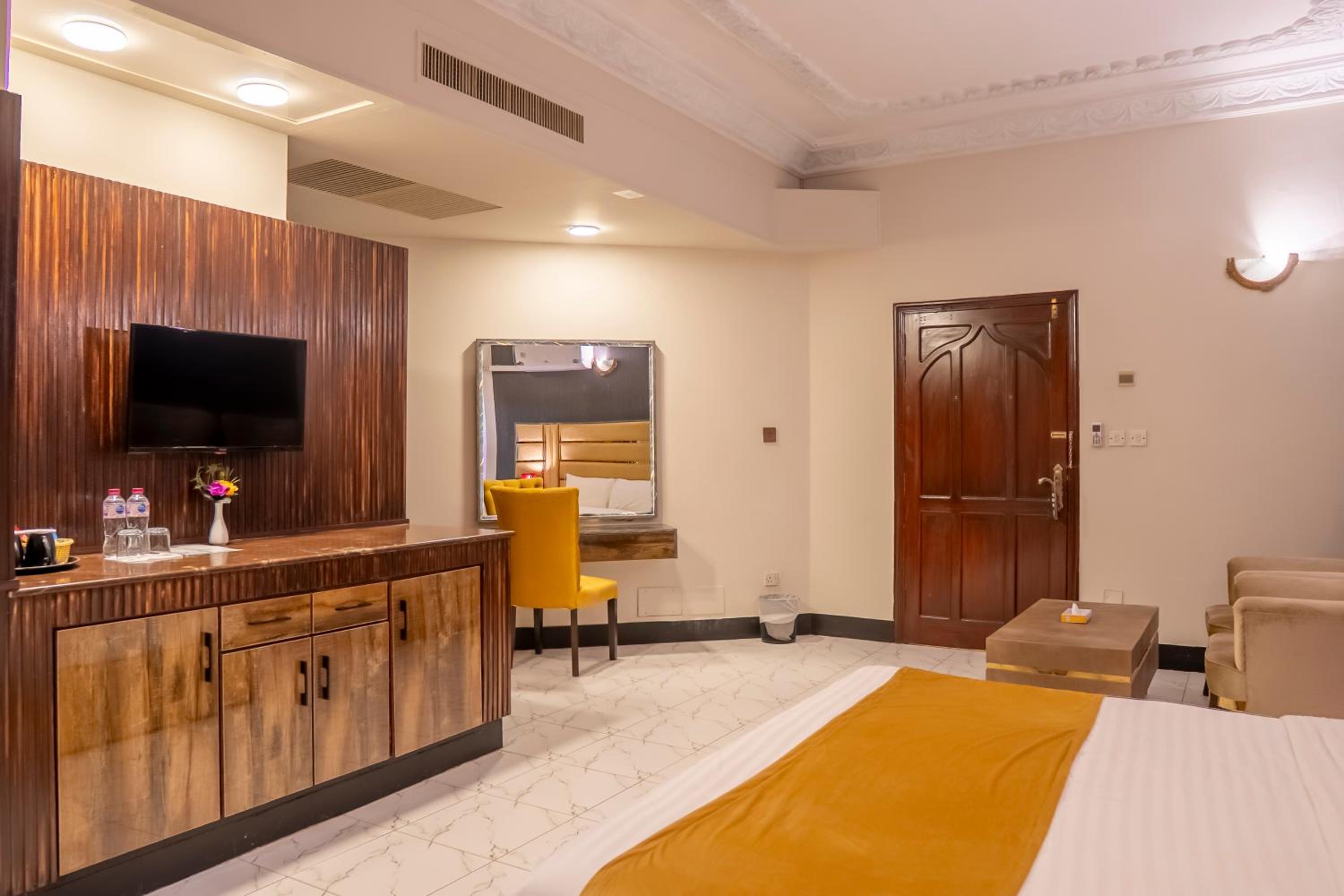 Deluxe Double Room with Bath photo 2