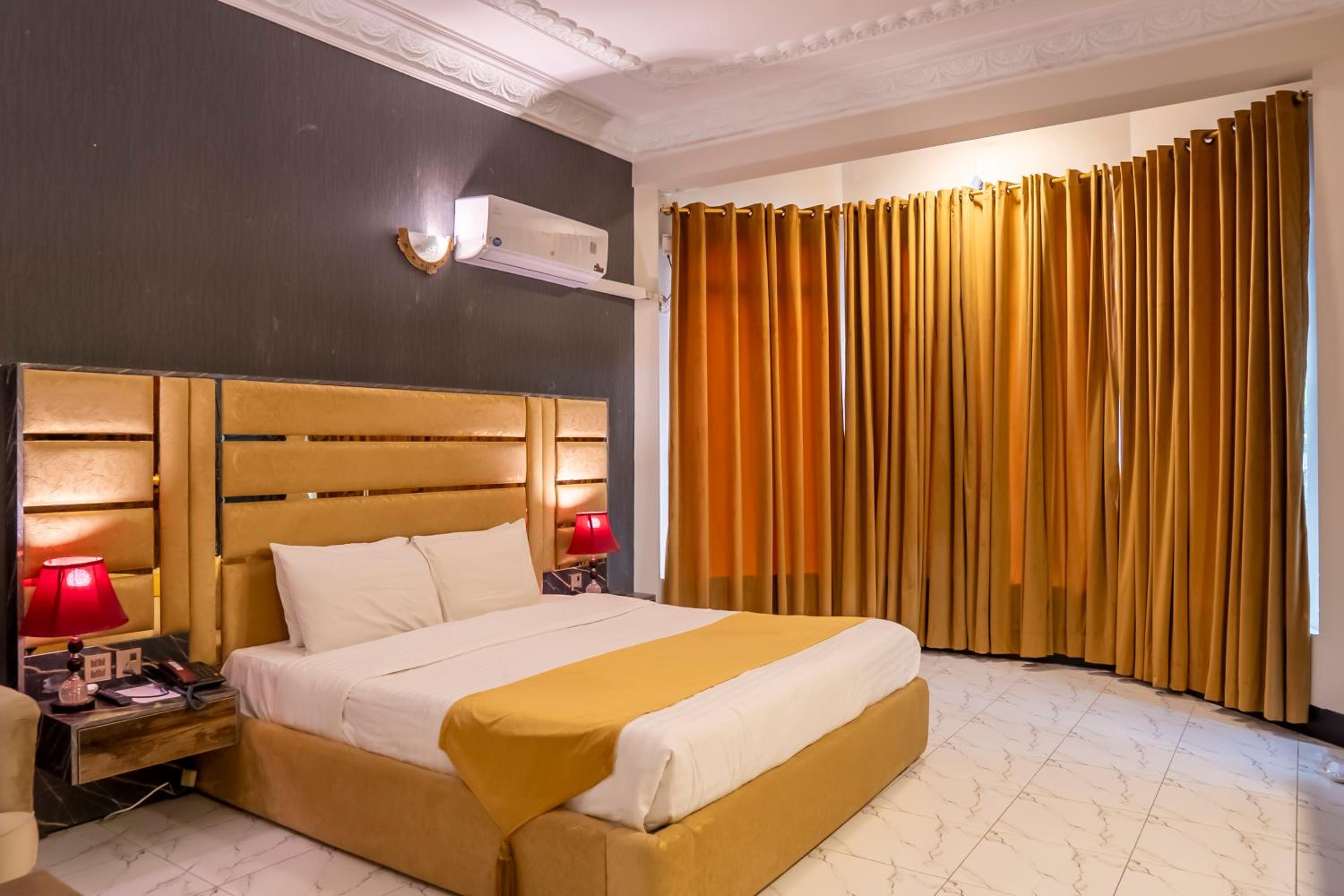 Deluxe Double Room with Bath photo 3
