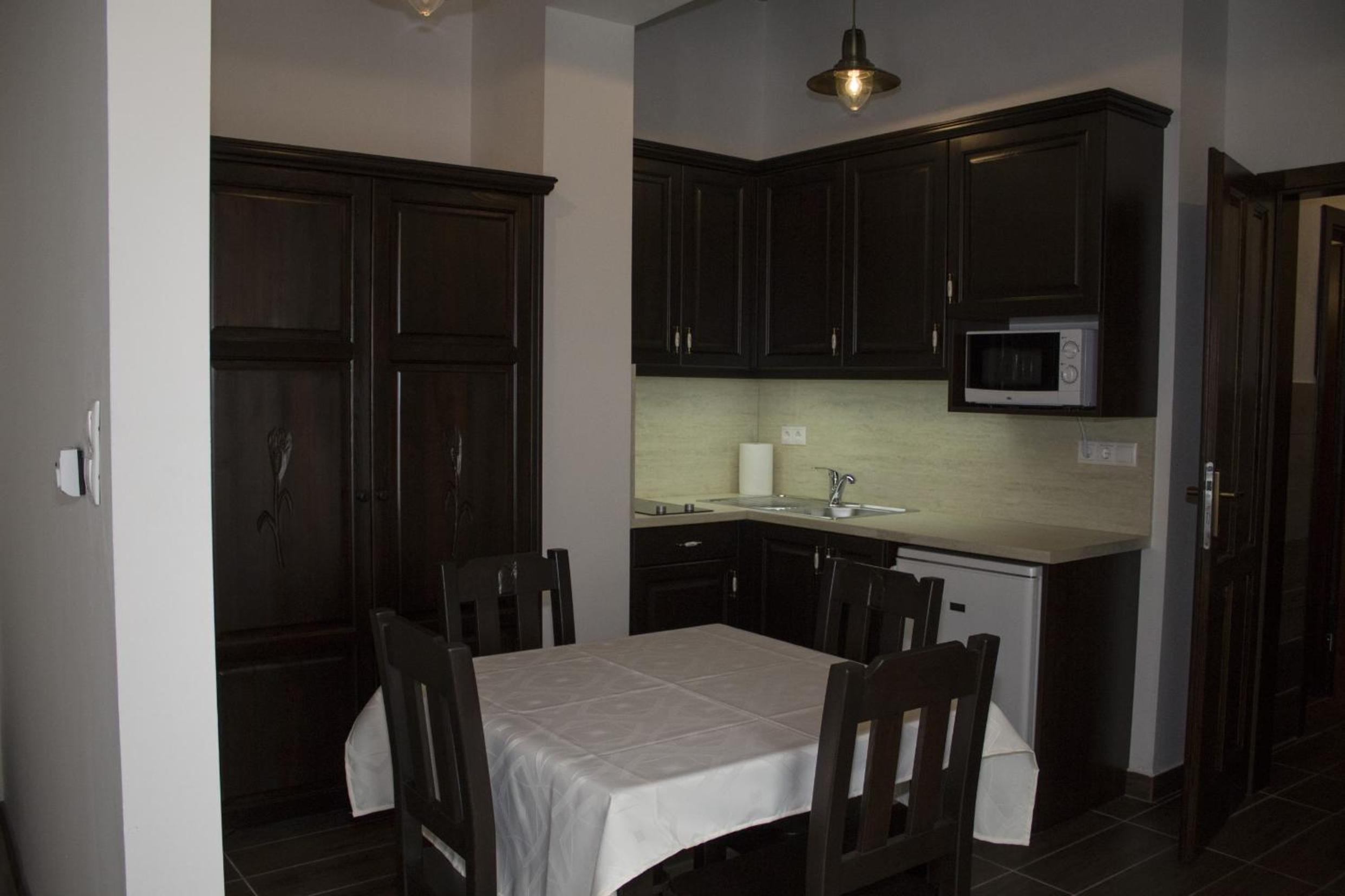One-Bedroom Apartment - Photo 3