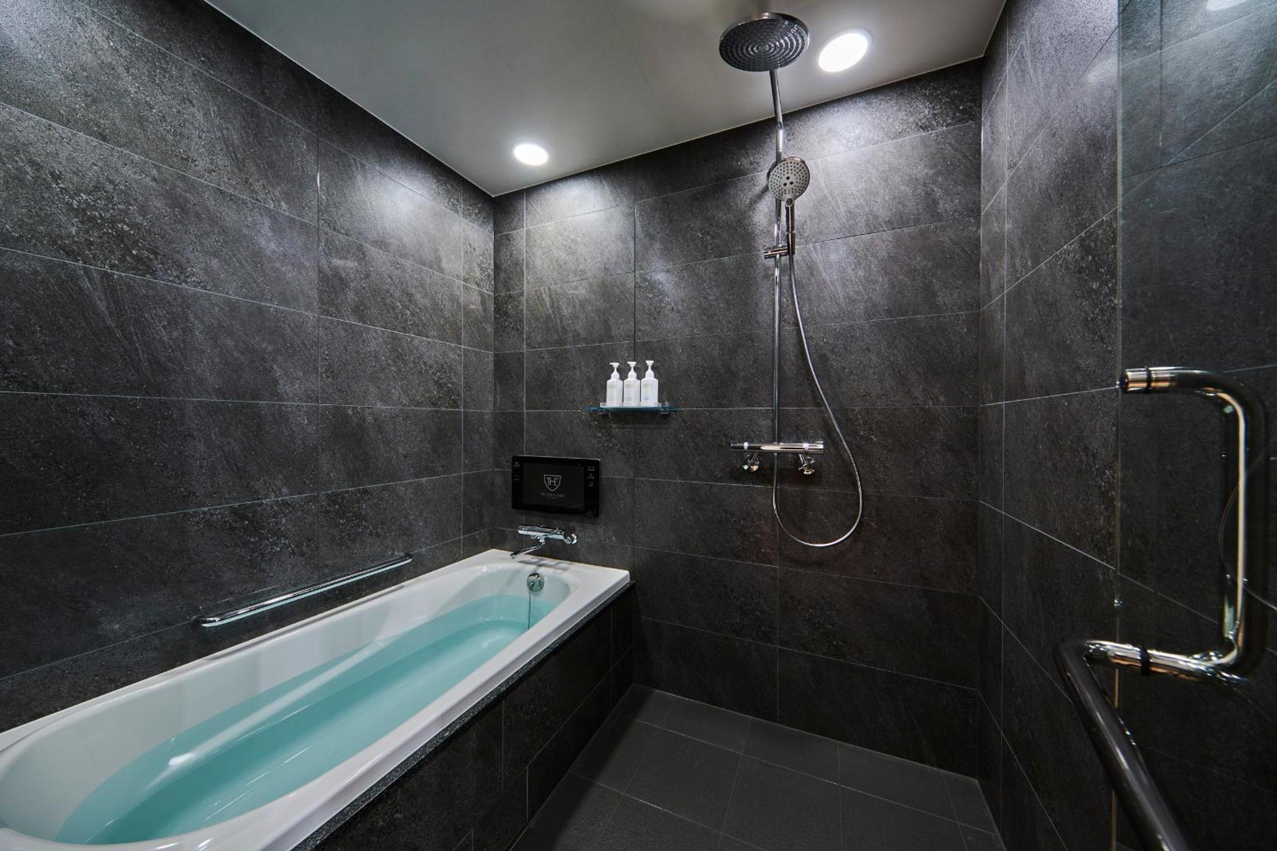 Suite - Photo 7