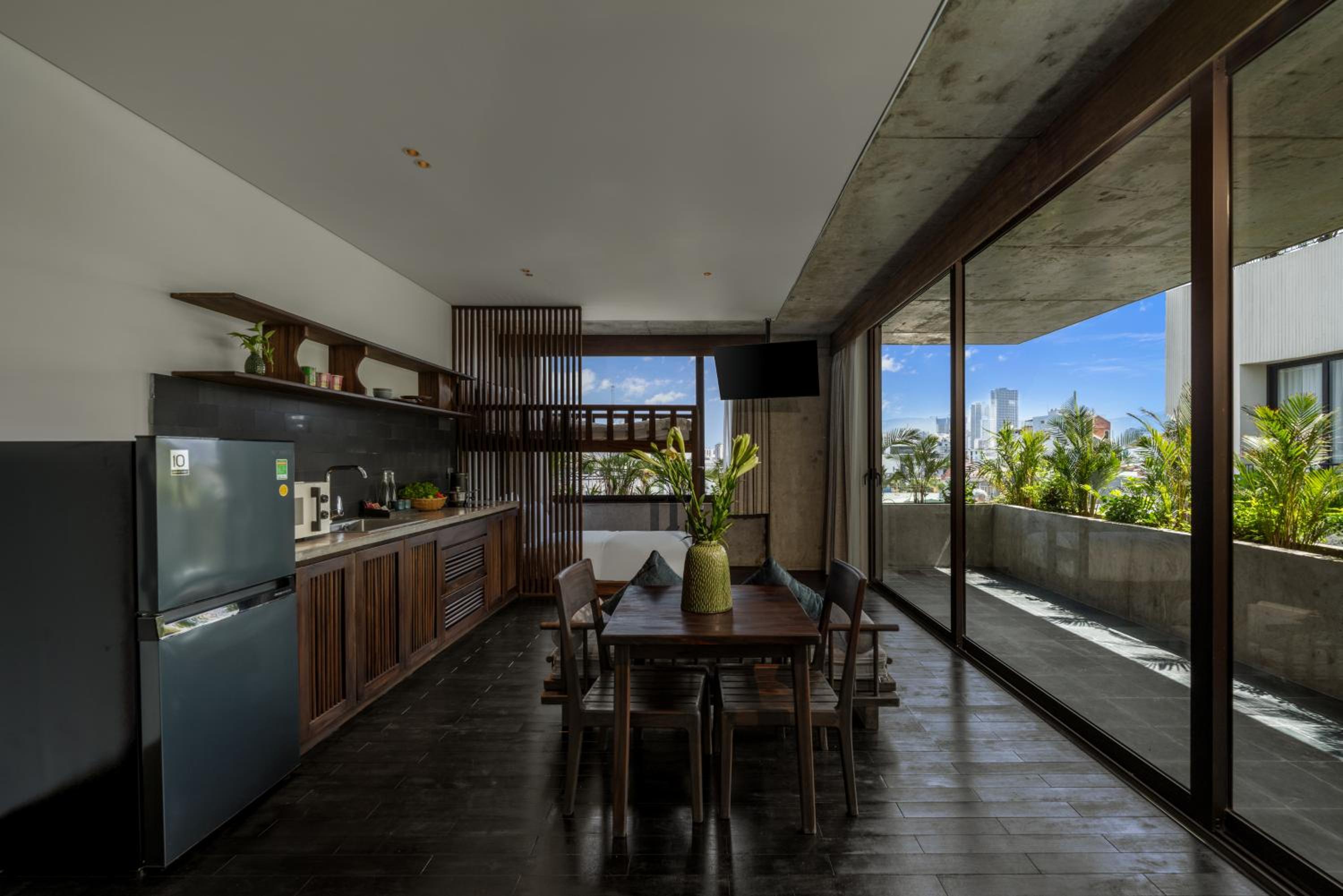 One-Bedroom Family Apartment - Photo 3