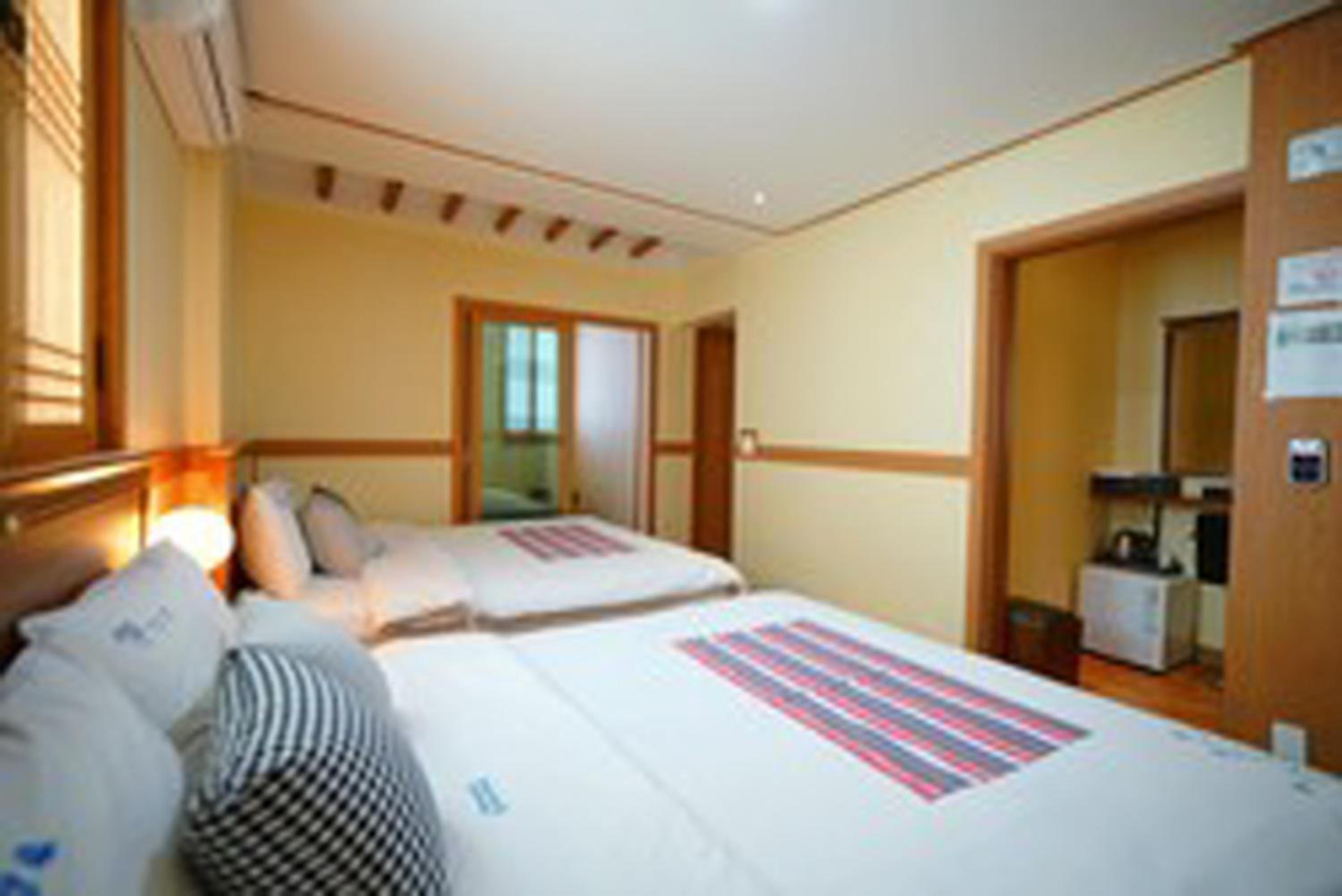 Deluxe Twin Room - Photo 5