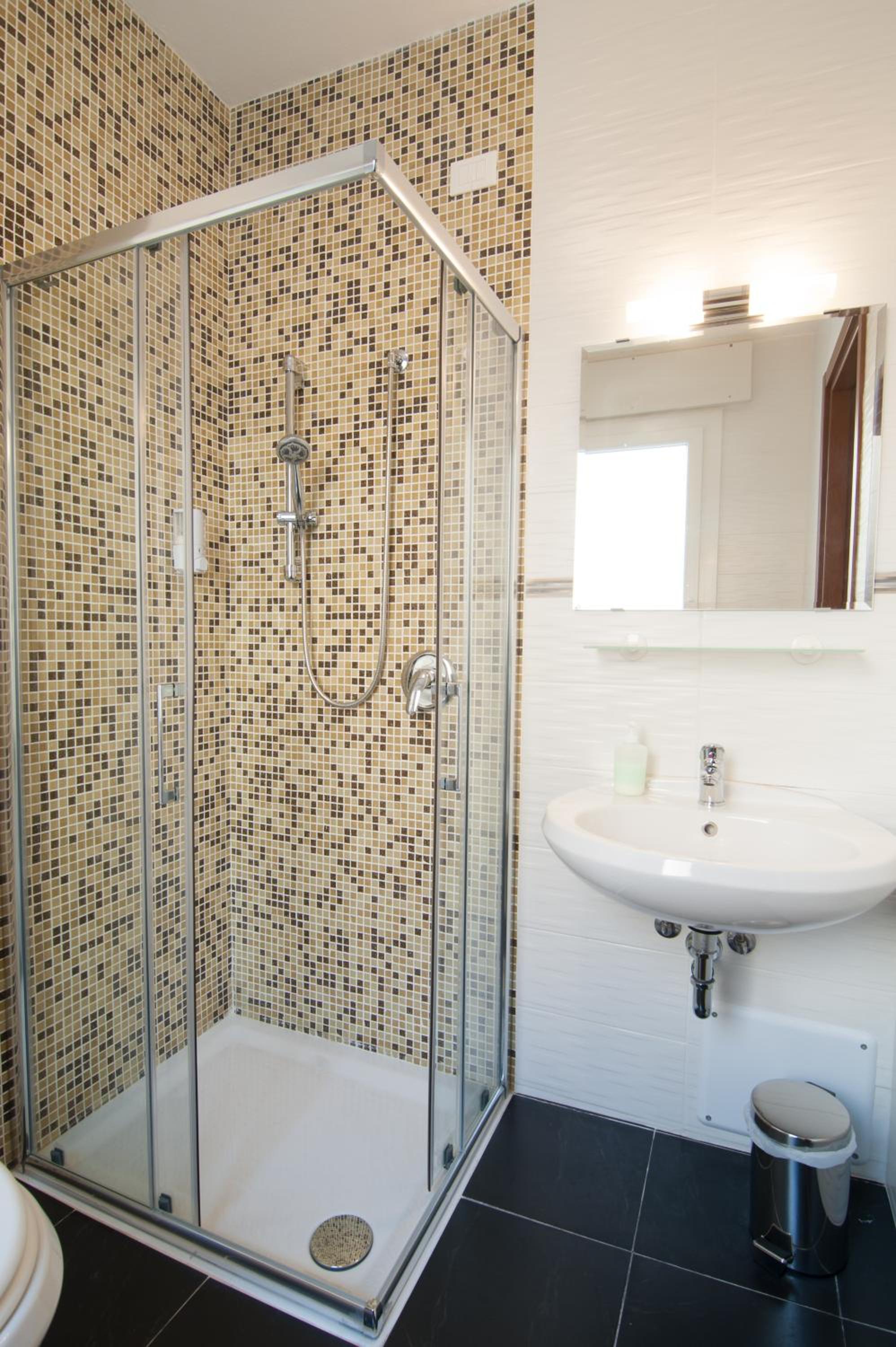 Triple Room with Private Bathroom photo 2