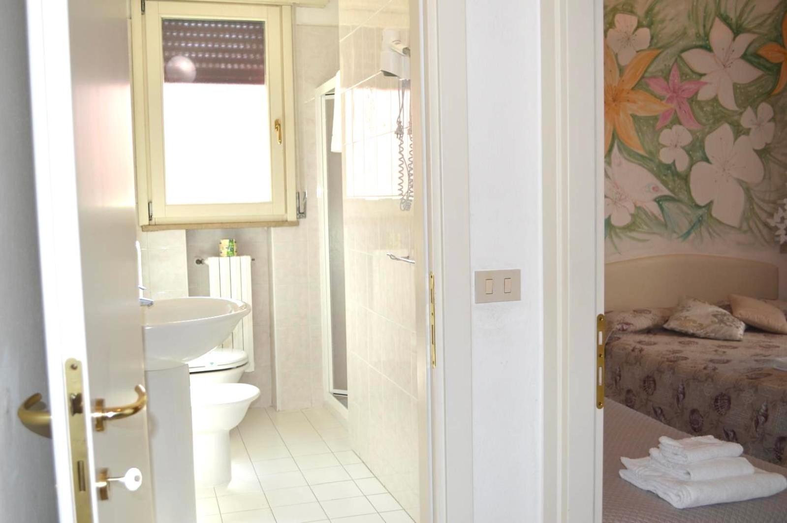 Double or Twin Room photo 3