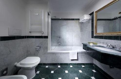 Double or Twin Room with Extra Bed photo 2