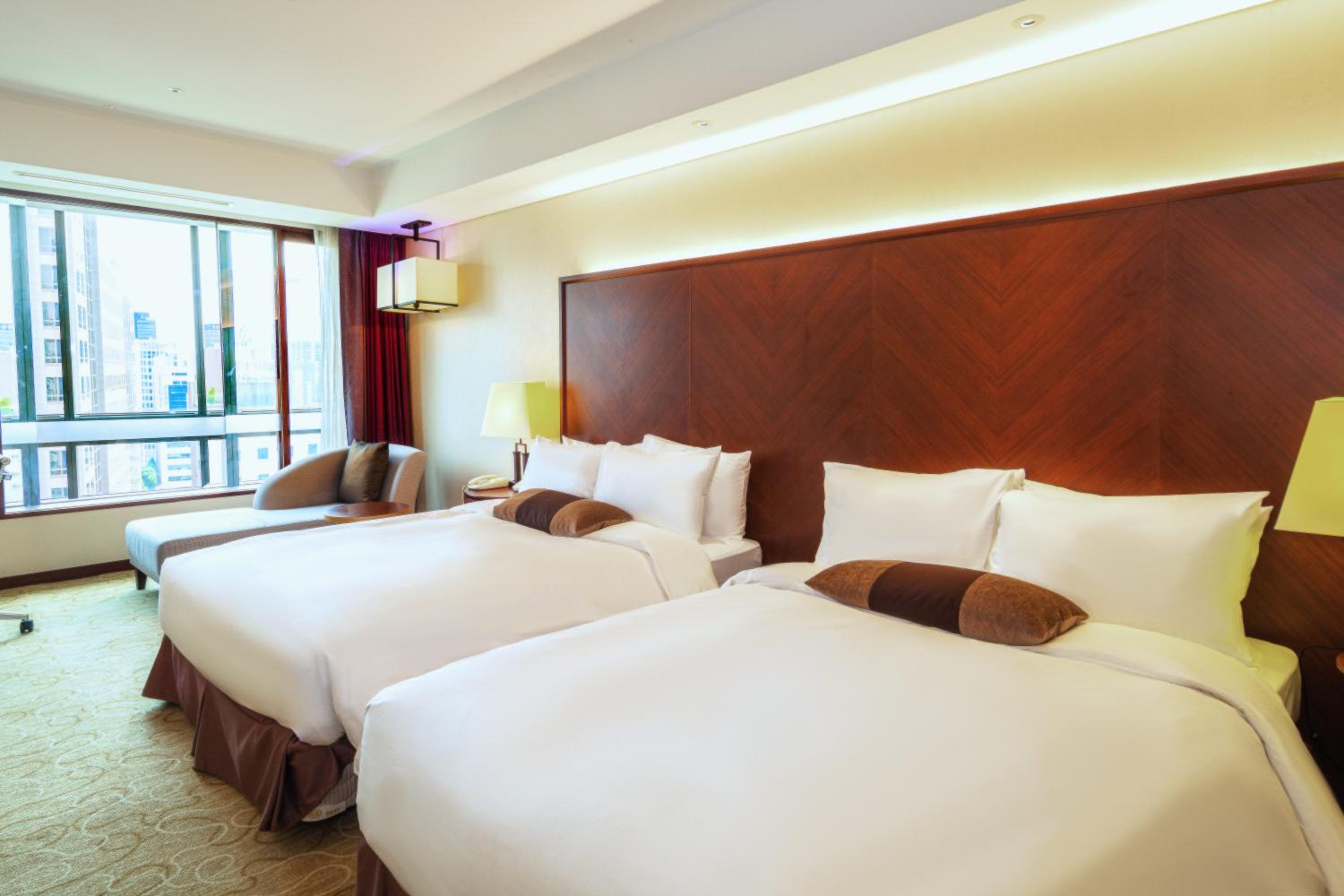 Premium Family Twin - Dear Kids Package (Breakfast for 2 Adults + 1 Child-below 12 years old)