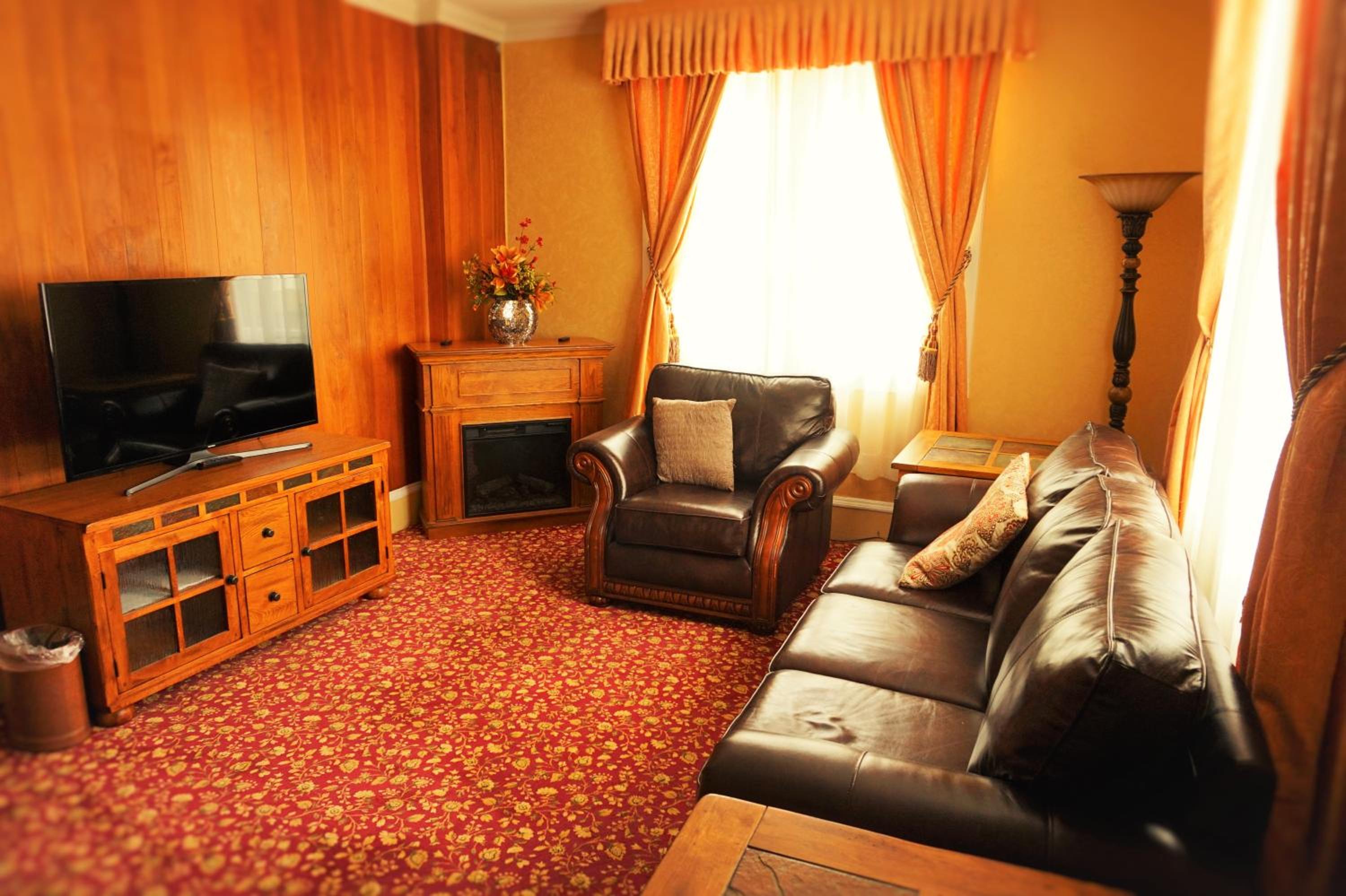 King Garden Suite with Kitchenette - Non-Smoking
