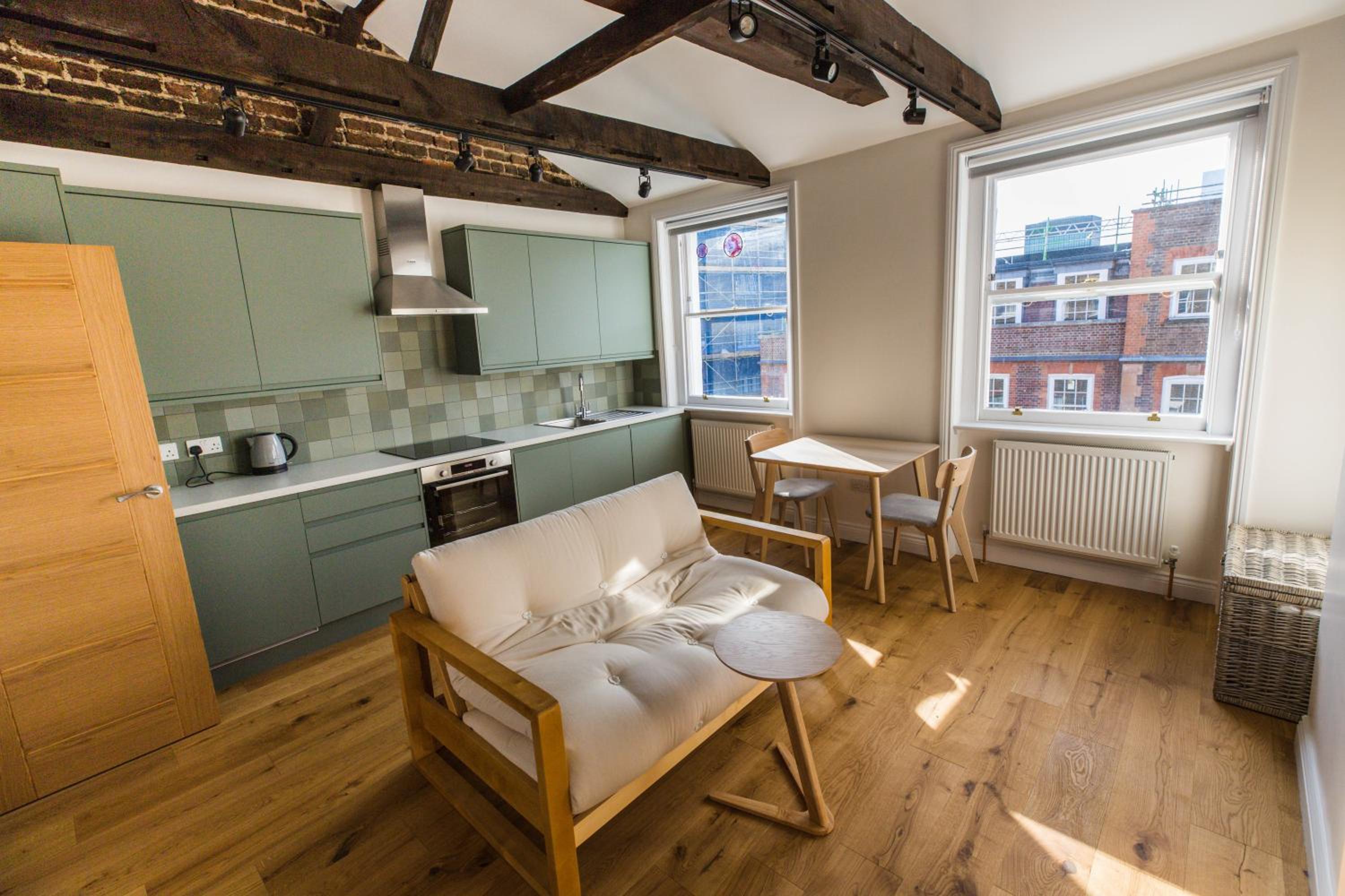 Classic One-Bedroom Apartment with King Bed photo 2